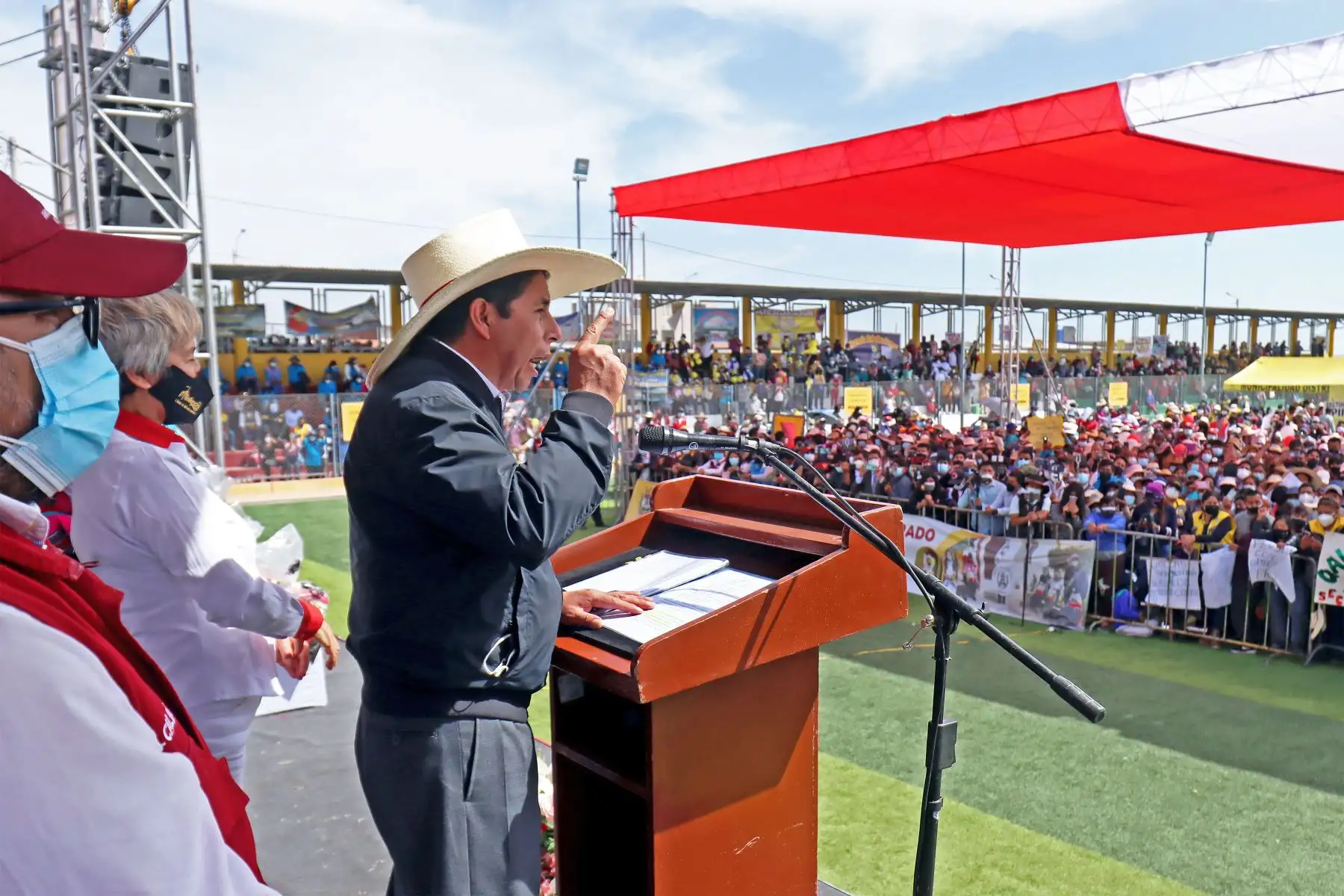 Jefe de Estado, Pedro Castillo, supervisa los avances de la agenda de trabajo en favor de la atención a personas en situación de vulnerabilidad que realiza el Midis en la región Arequipa.
Foto: ANDINA/Prensa Presidencia