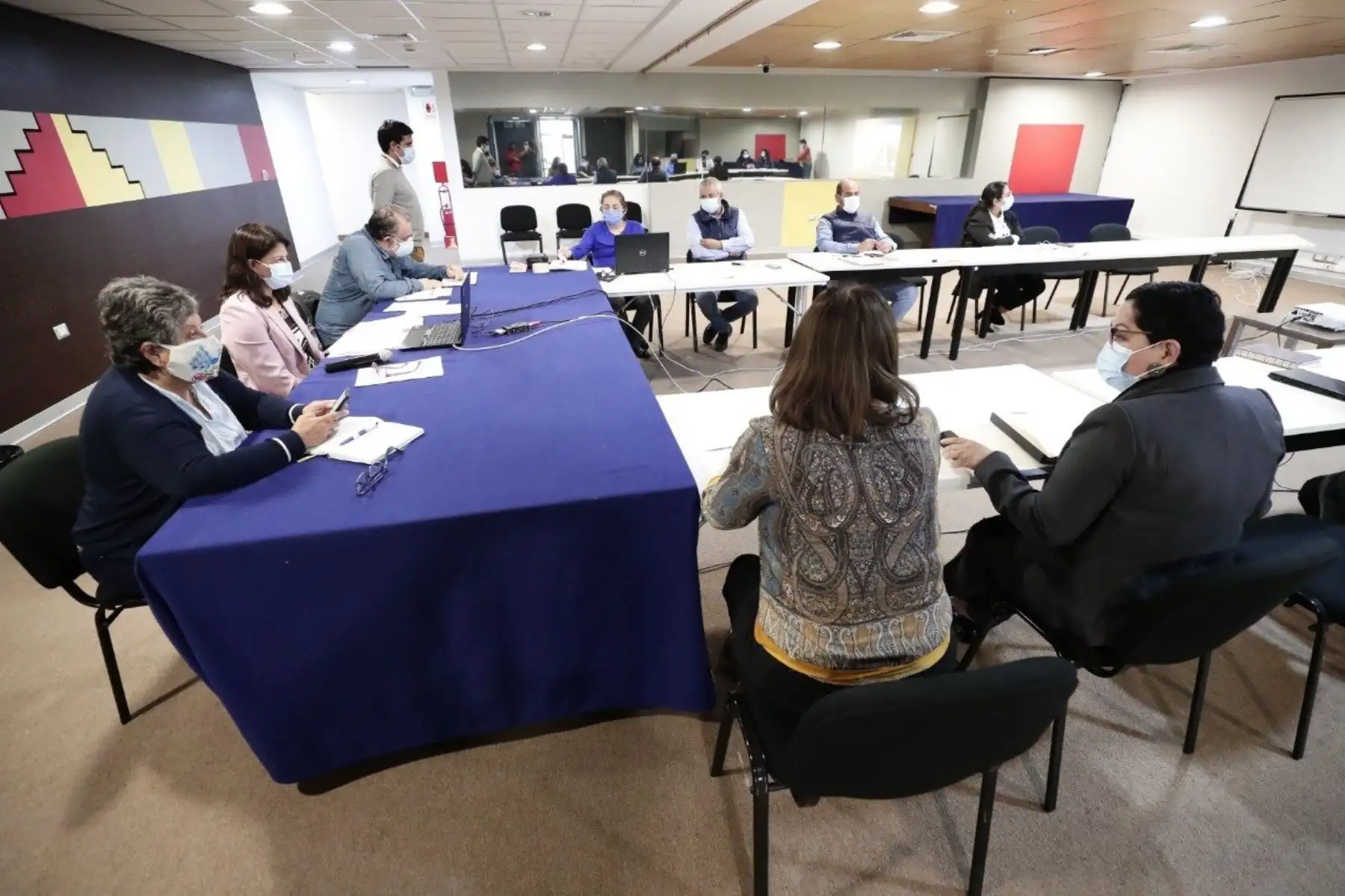 La ministra de Cultura, Gisela Ortiz, la viceministra de Interculturalidad, Rocilda Nunta, y varios funcionarios del Ministerio, participaron de la IX Sesión Ordinaria de la Comisión de Cultura y Patrimonio Cultural del Congreso. Se trató el sustento a las observaciones a la autógrafa de Ley que modifica la Ley General de Patrimonio Cultural de la Nación, así como la sustentación a la propuesta de modificación de la denominación del Ministerio de Cultura por Ministerio de las Culturas. Foto: Mincul