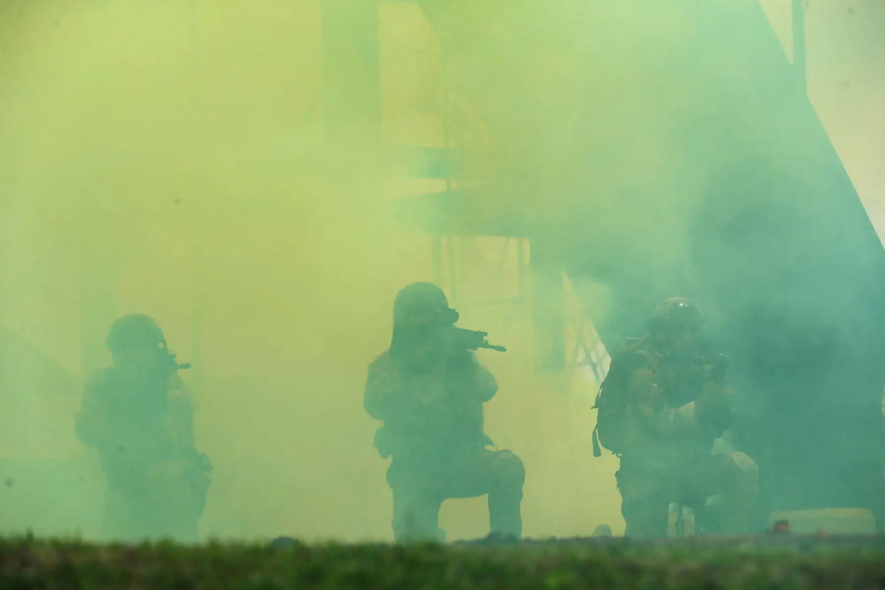 Como parte de la conducción de las operaciones en el VRAEM, el Ministro de Defensa, Juan Carrasco, junto al Jefe del Comando Conjunto, Manuel Gómez de la Torre, los Comandantes Generales de la FAP, Ejército y representante del CG de la Marina de Guerra, realizaron una visita a las Bases de Control Territorial y al Puesto Comando del Comando Especial del VRAEM, zonas desde donde nuestros soldados luchan por la pacificación del país. Foto: Mindef