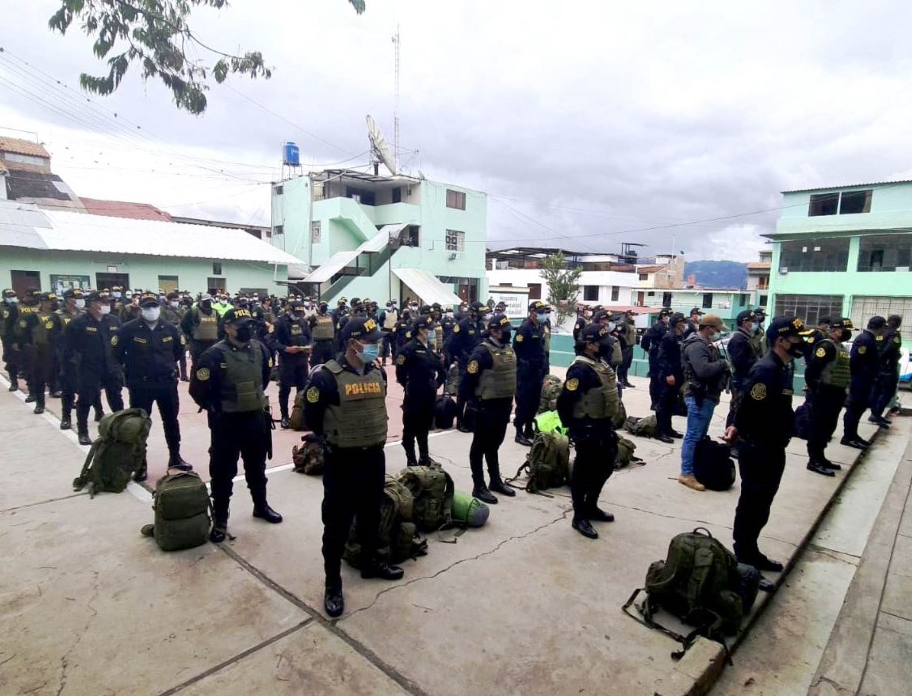 Un total de 250 agentes policiales de Lima y Cajamarca participaron, junto a 16 fiscales, del megaoperativo que culminó con la detención de nueve presuntos integrantes de la organización criminal los Sanguinarios de Huacrarucro. Foto: Eduard Lozano.