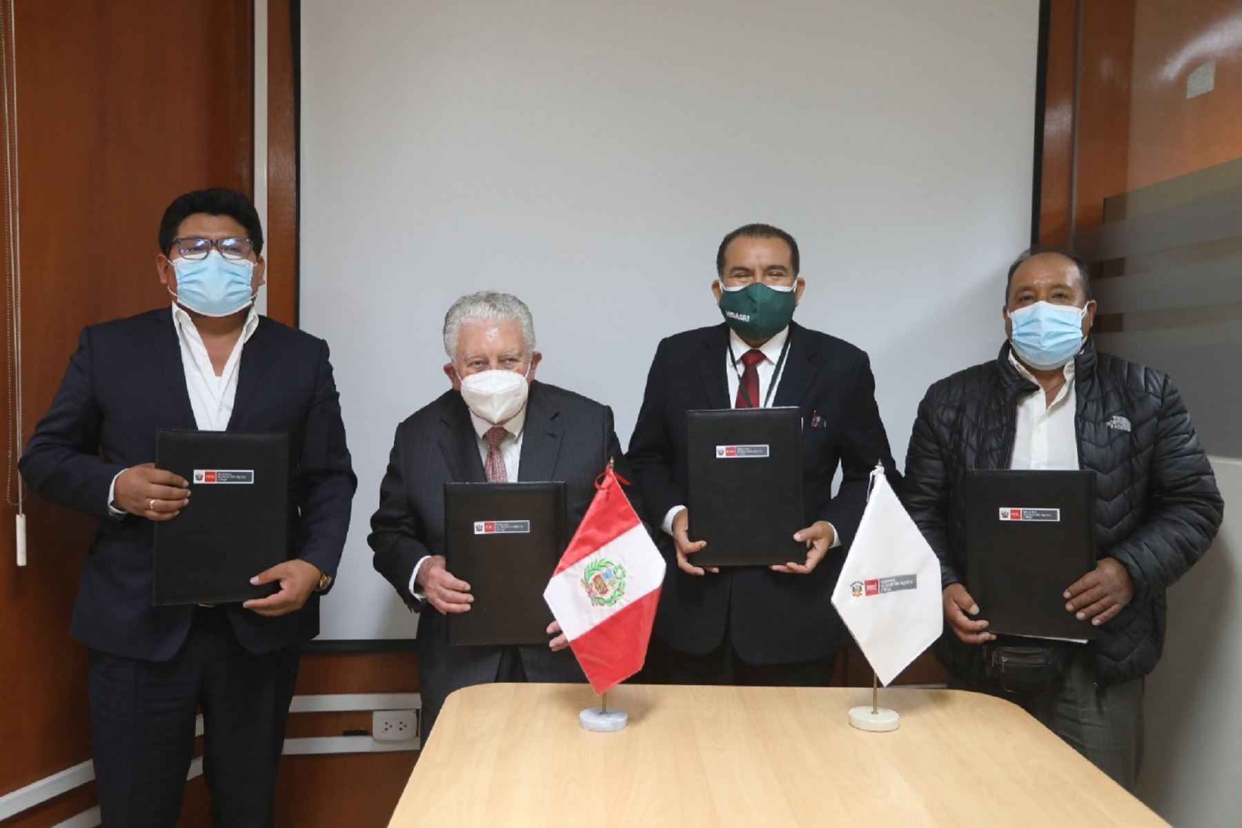 Convenio de cooperación entre Midagri y Southern Perú.