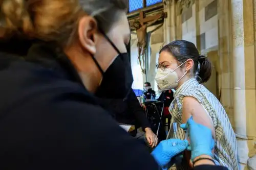 OMS alerta de 700 mil muertes por covid-19 en Europa hacia marzo del 2022.