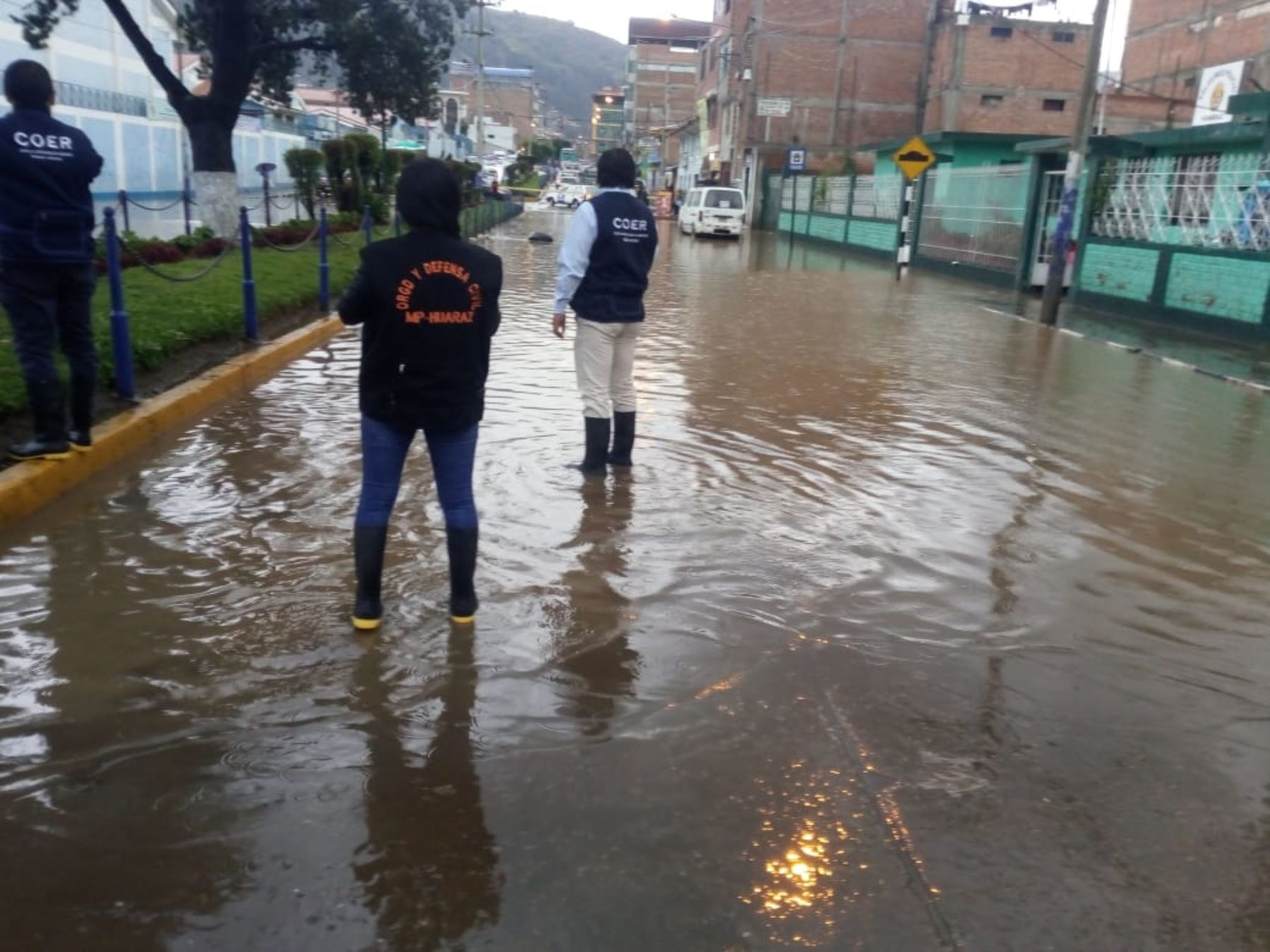 El Servicio Nacional de Meteorología e Hidrología del Perú (Senamhi) alertó que hoy se presentarán precipitaciones (nieve, granizo, aguanieve y lluvia) de moderada intensidad en la sierra de los departamentos de Áncash, Ayacucho, Huancavelica, Huánuco, Junín, Lima y Pasco. ANDINA/Difusión