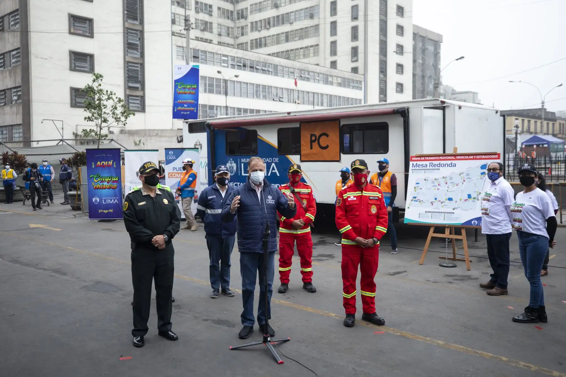 “Este puesto funcionará las 24 horas y nos permitirá hacer coordinaciones ante la eventualidad de alguna ocurrencia o un hecho que se pueda prevenir. Además, controlaremos la zona con un dron que sobrevolará los espacios para contar con una mejor visión”, detalló el burgomaestre. Foto: ANDINA/ Municipalidad de Lima