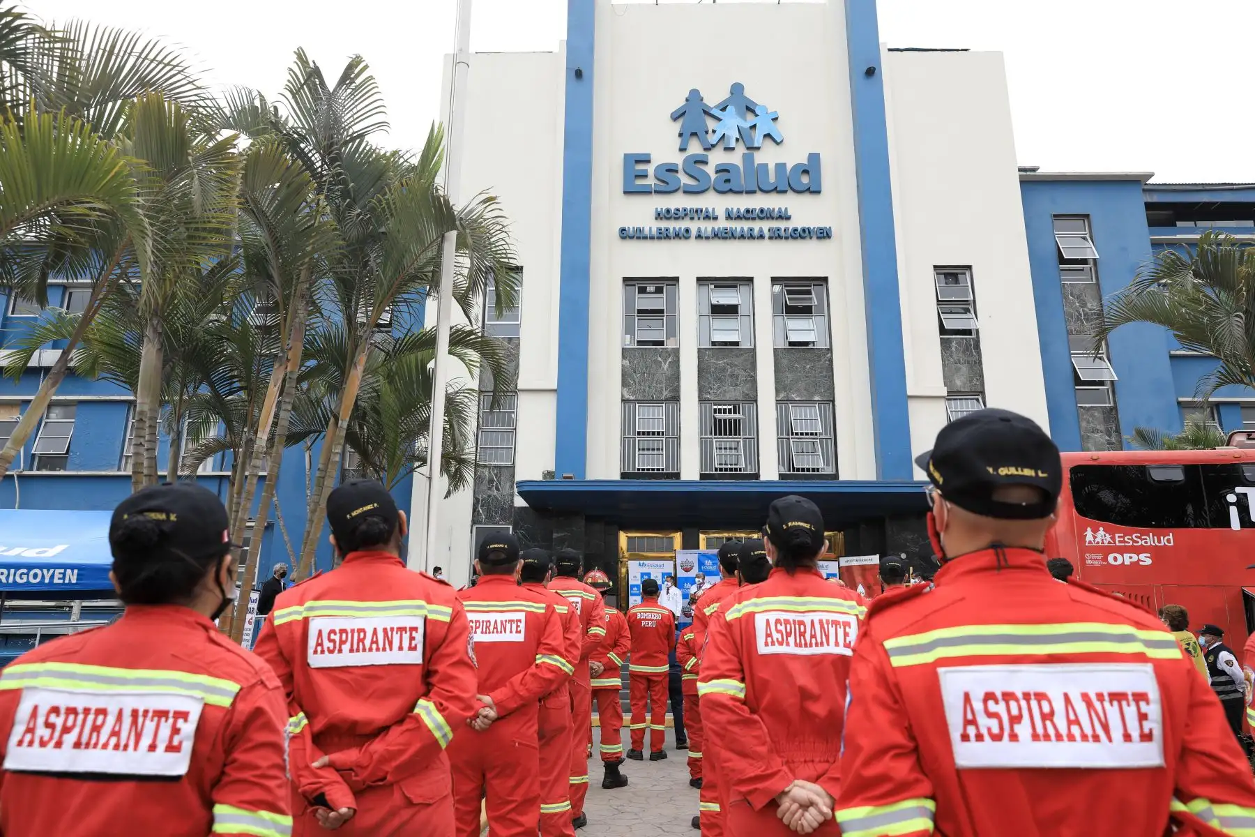 Durante la ceremonia, también se reconoció a los donantes recurrentes como el jefe de la IV comandancia departamental de Bomberos de Lima Centro Mario Casaretto La Torre; al exfutbolista Leao Butrón; al cómico Martín Farfán; al cantante Marco Avilés, entre otros.
Foto: ANDINA/ Essalud