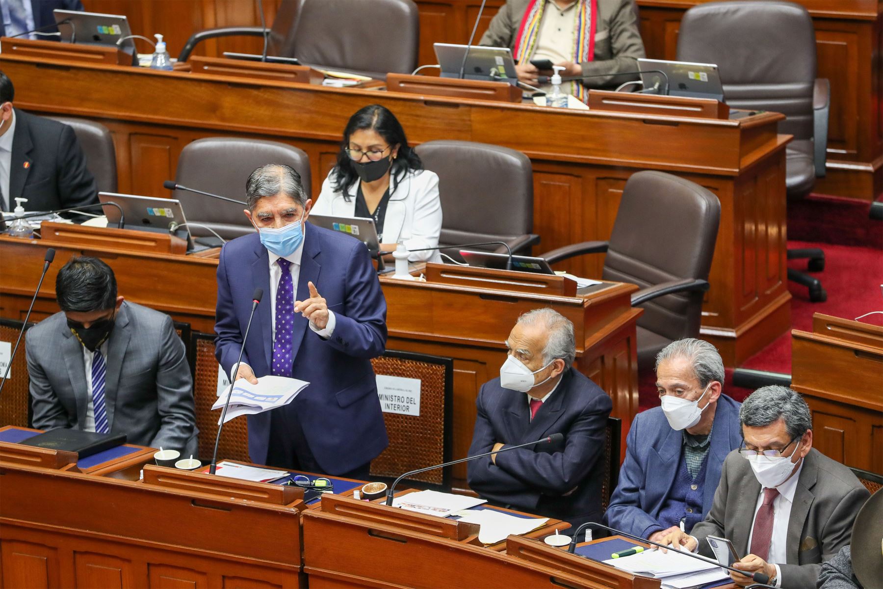 El ministro del Interior, Avelino Guillén  participa en la sesión  plenaria del Congreso donde se sustenta  el Presupuesto del Sector Público para el año fiscal 2022.
Foto: PCM