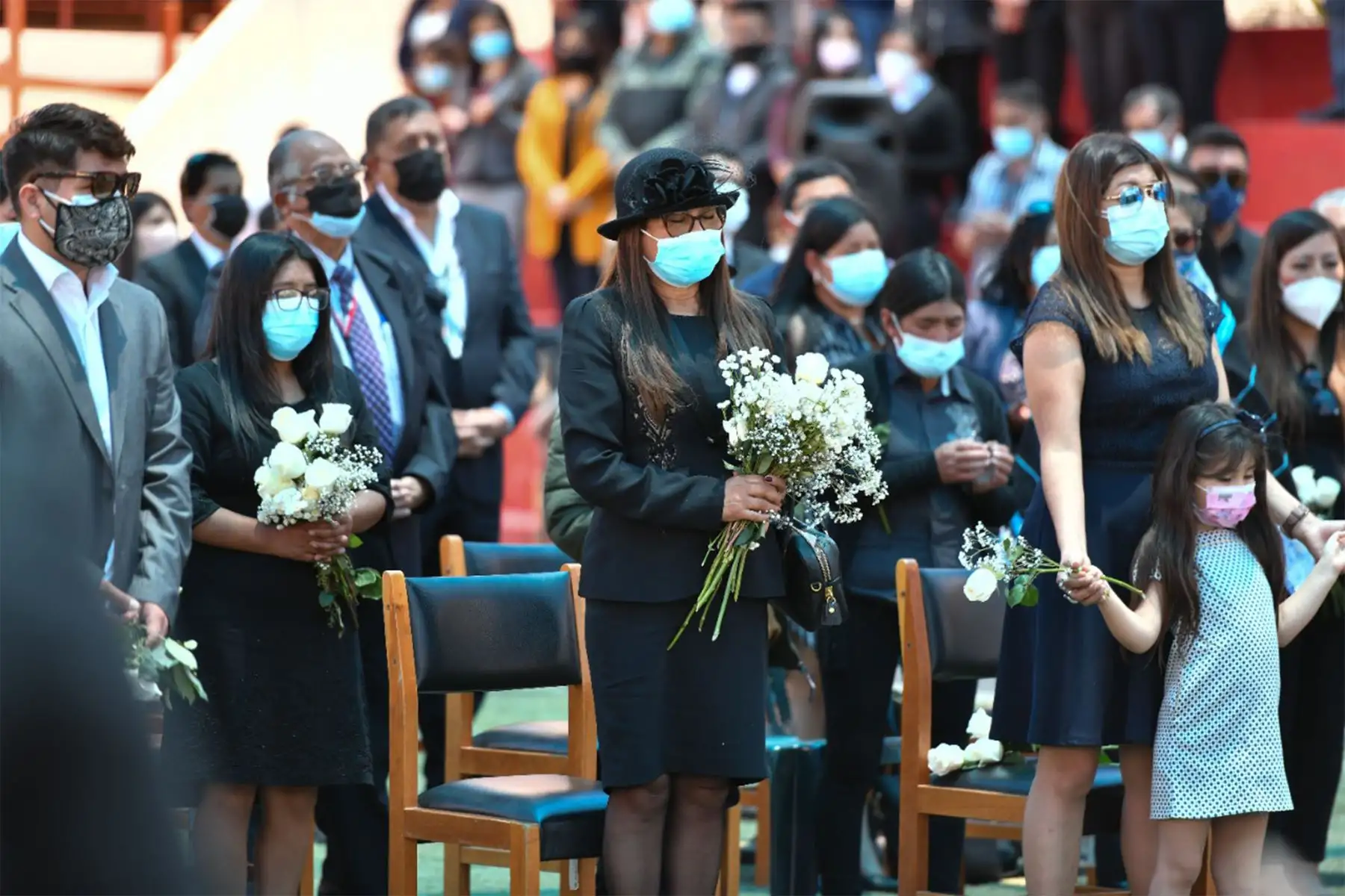 Familiares y amigos de quien en vida fue el vicegobernador Walter Gutiérrez, y gobernador por encargo por un periodo muy corto, se despidieron de sus restos mortales en la sede del Gobierno Regional de Arequipa.
Foto: Cortesía Diego Ramos