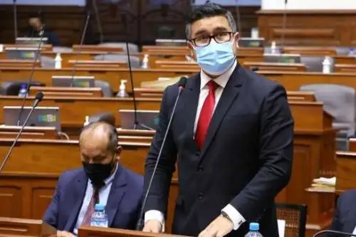 Ministro de Vivienda, Construcción y Saneamiento, Geiner Alvarado López, sustenta proyecto de presupuesto 2022 para su sector, ante el Congreso de la República. Foto: Cortesía.