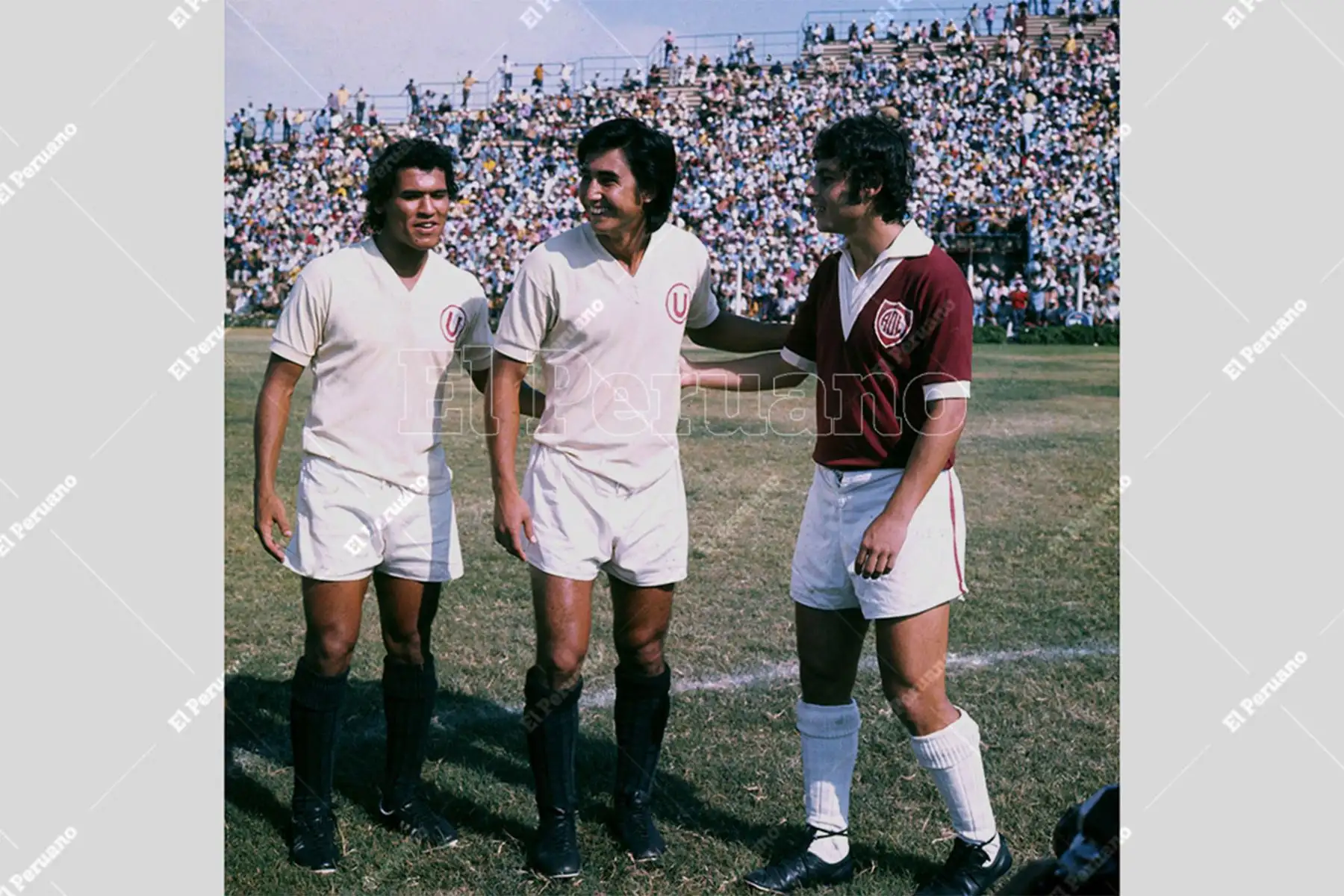 Lima - 1973 / Roberto Chale de Defensor Lima junto a  Héctor Bailetti y Percy Rojas de Universitario de Deportes. 
Foto: Archivo Histórico de El Peruano