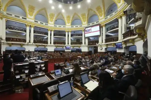 En la víspera, el titular de la Comisión de Presupuesto, Héctor Acuña, solicitó un cuarto intermedio para consensuar el dictamen final. Foto: ANDINA/difusión.