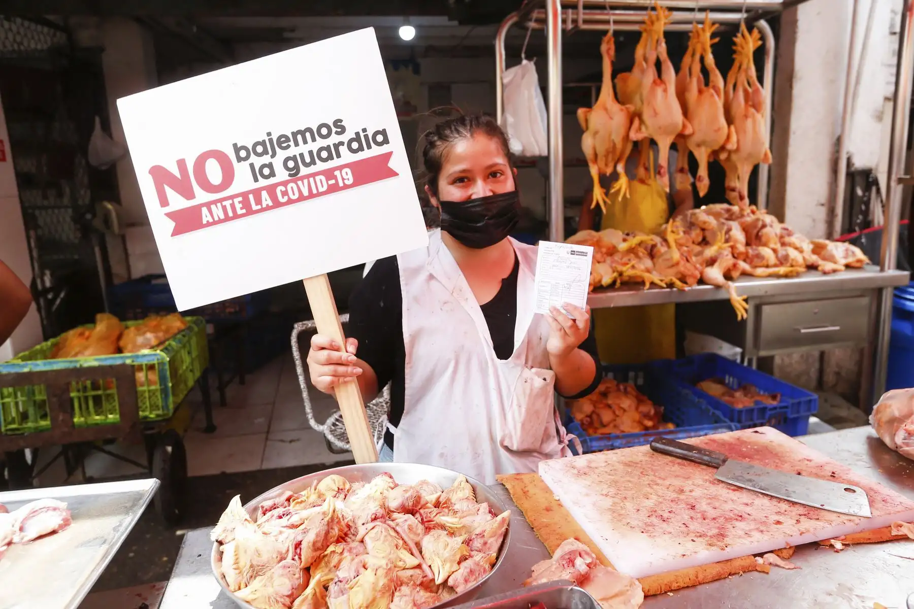 Vecinos del mercado de Caquetá recibieron a las brigadas de salud que aplicaron vacunas contra la covid-19, pruebas moleculares de descarte y vacunación contra influenza y neumococo en San Martín de Porres. Foto: Minsa
