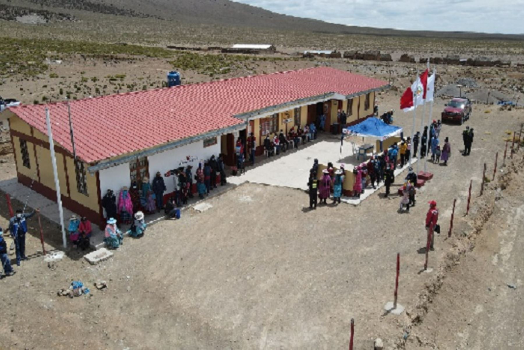 El Programa Nacional PAIS cuenta con 4 tambos que acercan los servicios del Estado a más de 1,500 habitantes de 126 centros poblados en las provincias de Tacna, Tarata y Candarave.