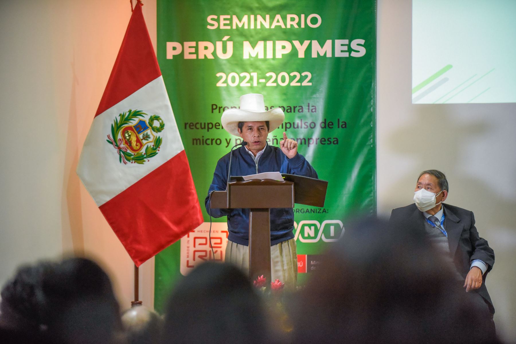 El presidente Pedro Castillo, participa de la Semana de la Micro y Pequeña Empresa 2021-2022, organizada por la Sociedad Nacional de Industrias y la Plataforma Nacional de Gremios MIPYMES. Foto: ANDINA/Prensa Presidencia