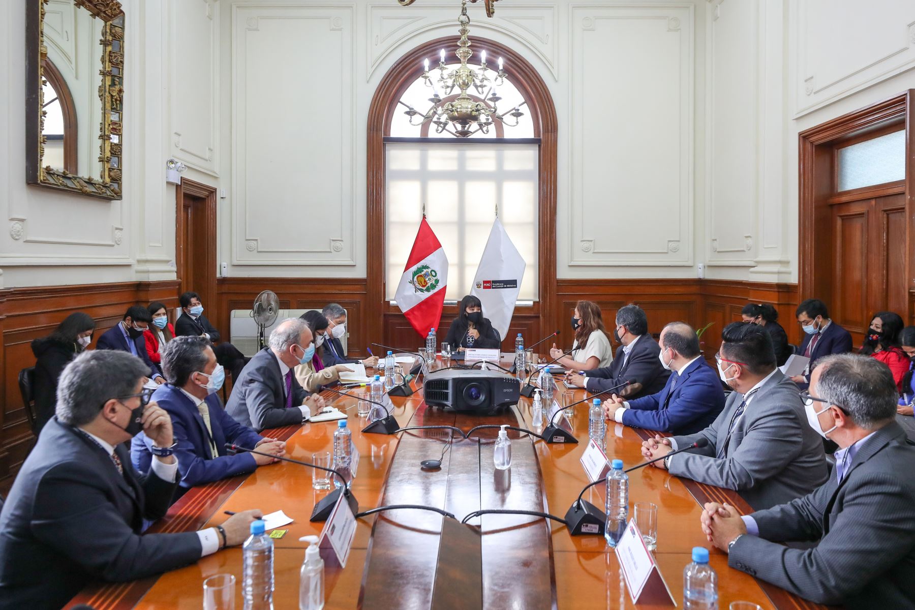 La presidenta del Consejo de Ministros, Mirtha Vásquez, se reunió con representantes de Osiptel y empresas de telecomunicaciones. Foto: ANDINA/ PCM