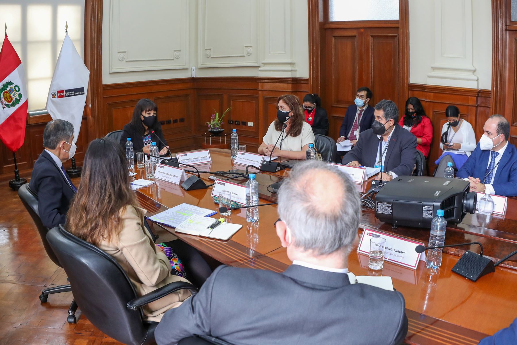 La presidenta del Consejo de Ministros, Mirtha Vásquez, se reunió con representantes de Osiptel y empresas de telecomunicaciones. Foto: ANDINA/ PCM