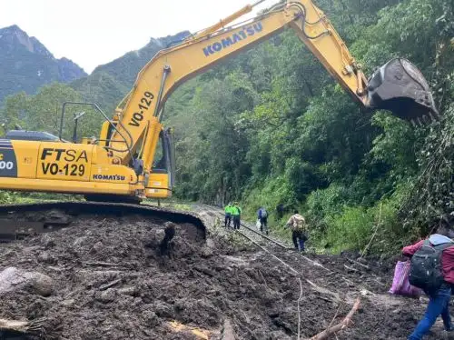 Un deslizamiento de piedras, lodo y vegetación registrado anoche restringe el tránsito del tren a Machu Picchu, afectando a decenas de turistas que quieren visitar nuestro ícono turístico. Foto: ANDINA/Difusión.