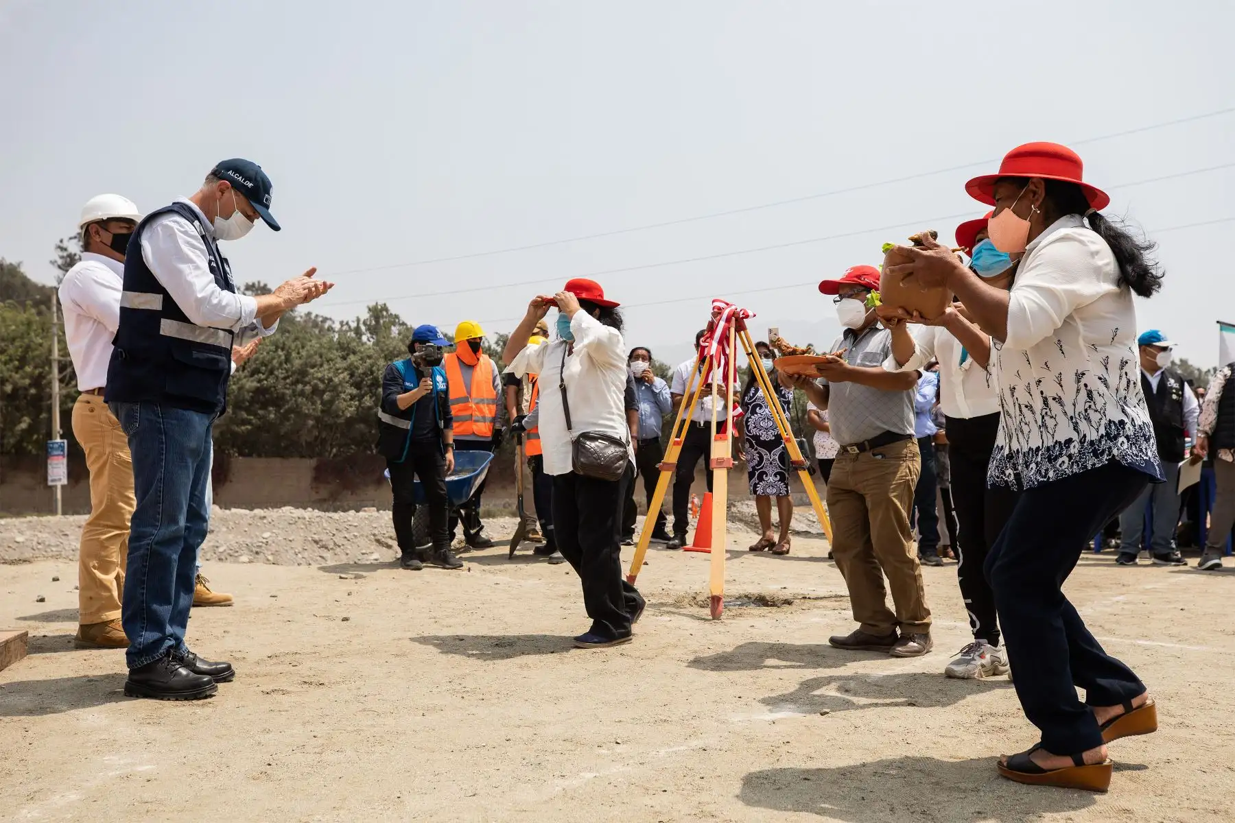 Alcalde de Lima, Jorge Muñoz supervisa inicio de obras en el puente Inca Moya, en Cieneguilla.
Foto: MML
