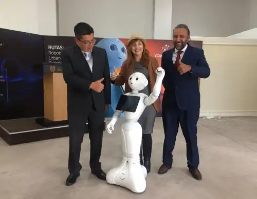 Conoce a Pablo Bot, el primer robot guía turístico de Arequipa, que fue diseñado y elaborado por un equipo de investigadores de la Universidad Católica San Pablo. Foto: Rocío Méndez