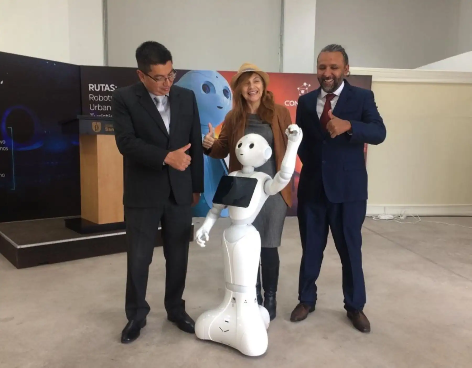Conoce a Pablo Bot, el primer robot guía turístico de Arequipa, que fue diseñado y elaborado por un equipo de investigadores de la Universidad Católica San Pablo. Foto: Rocío Méndez