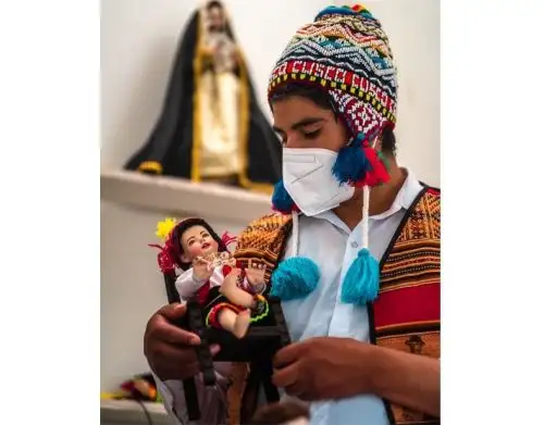 La tradicional feria Santurantikuy de Cusco, que se realiza por Navidad, se adecúa a los nuevos tiempos y se desarrollará durante seis días; además, se exigirá carné de vacunación que confirme haber recibido las dos dosis de la vacuna contra el covid-19. ANDINA/Difusión