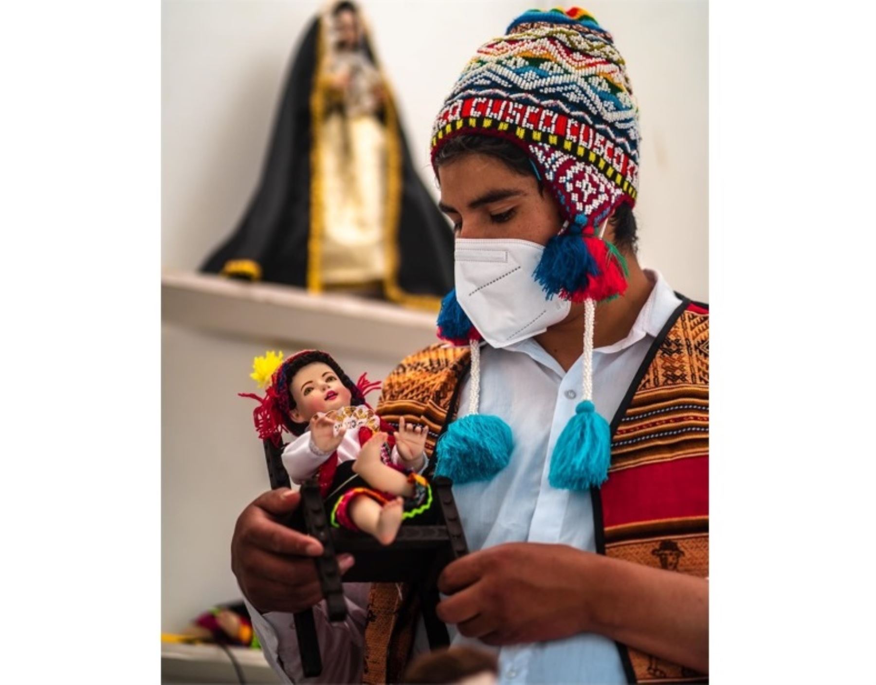 La tradicional feria Santurantikuy de Cusco, que se realiza por Navidad, se adecúa a los nuevos tiempos y se desarrollará durante seis días; además, se exigirá carné de vacunación que confirme haber recibido las dos dosis de la vacuna contra el covid-19. ANDINA/Difusión