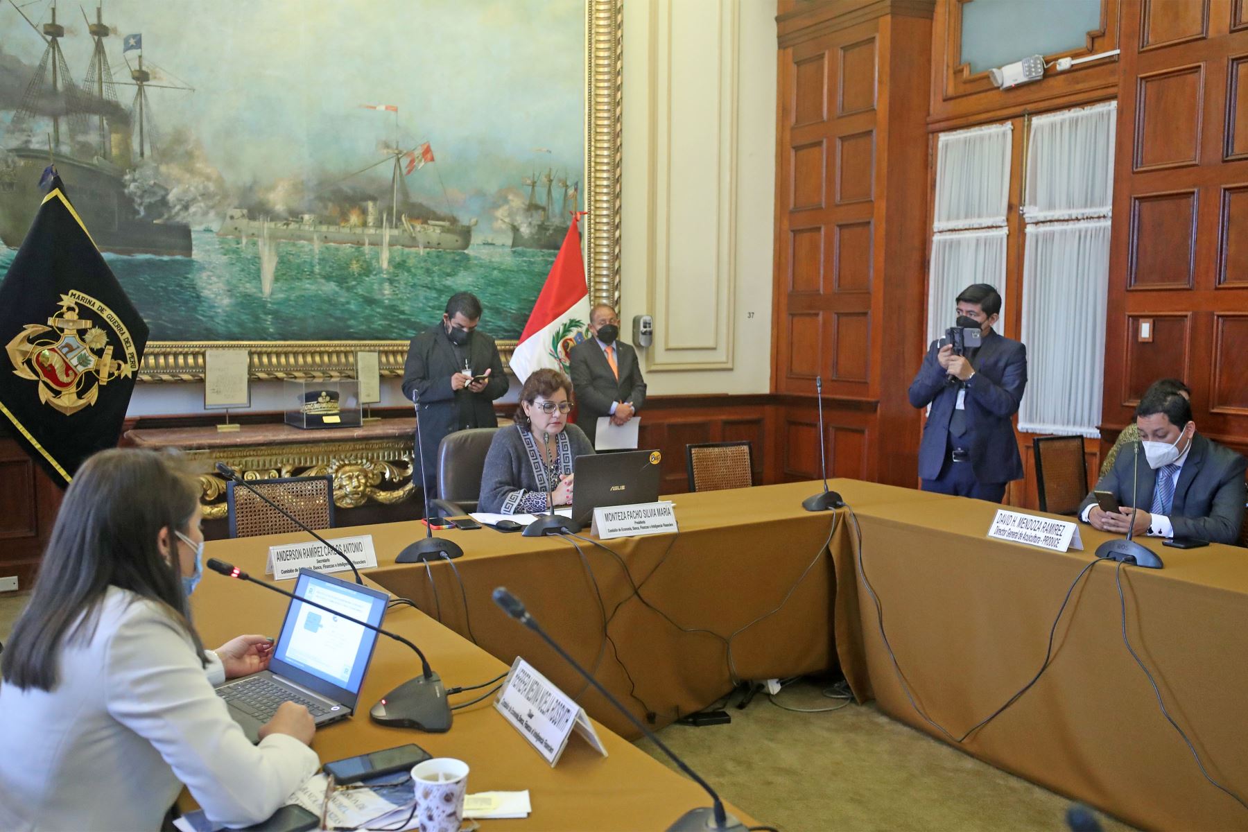 Congresista Silvia Monteza dirige la sesión en la comisión de Economía.
Foto: Congreso
