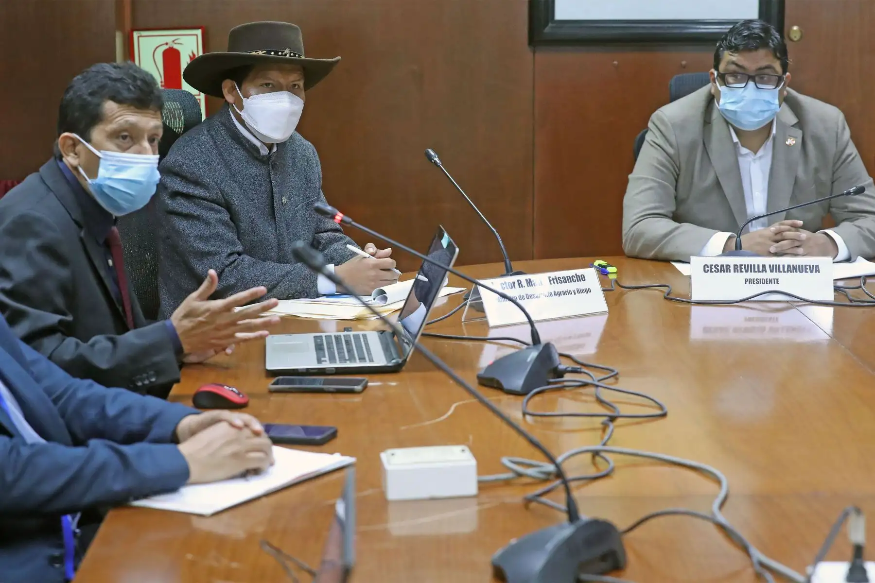 Sesión extraordinaria de la Comisión de Economía; la reunión de la Comisión Especial Fenómeno del Niño Costero, a donde está invitado el ministro de Desarrollo Agrario, Víctor Maita.
Foto: Congreso