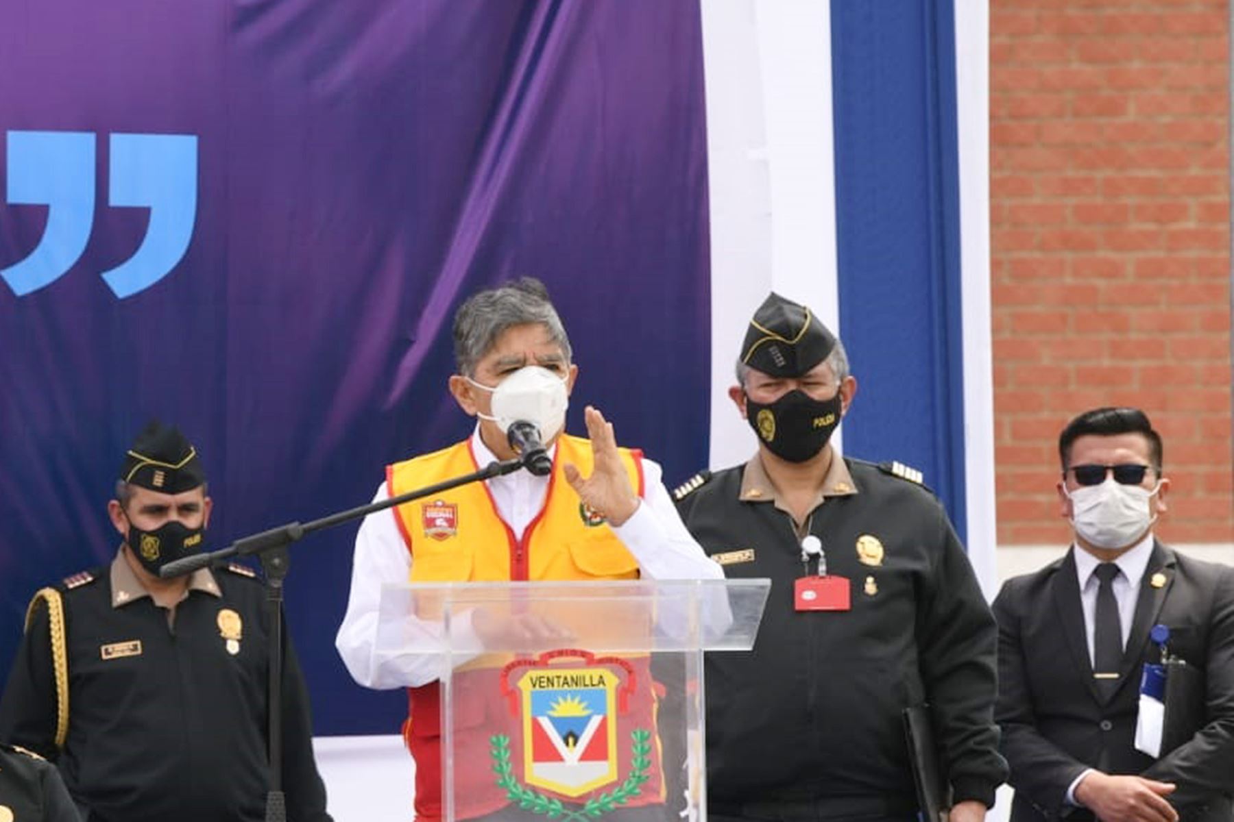 El ministro del Interior, Avelino Guillén, participó en la juramentación de 119 juntas vecinales de Ventanilla y otras zonas del Callao. Foto: ANDINA/Mininter