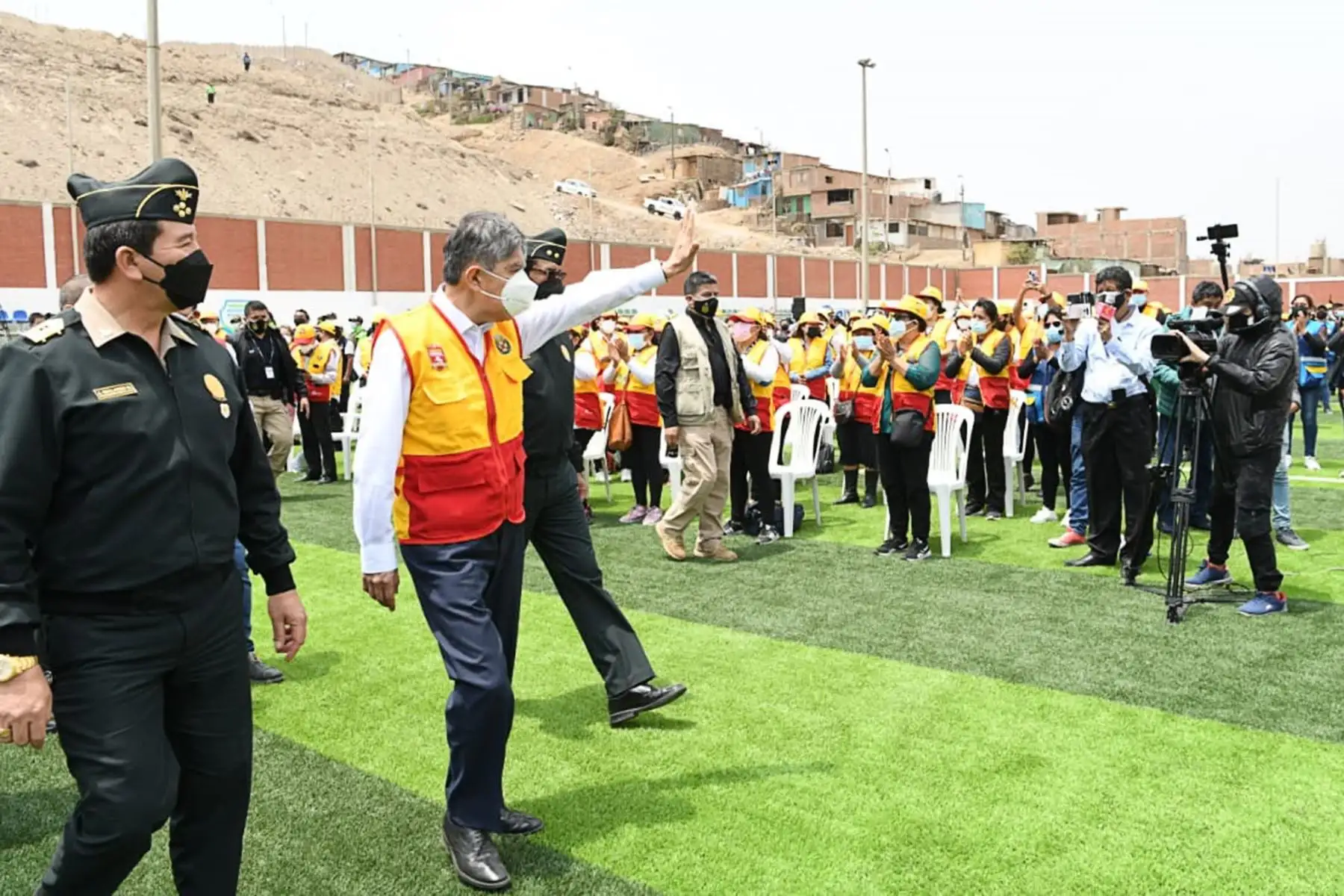 El ministro del Interior, Avelino Guillén, participó en la juramentación de 119 juntas vecinales de Ventanilla y otras zonas del Callao. Foto: ANDINA/Mininter
