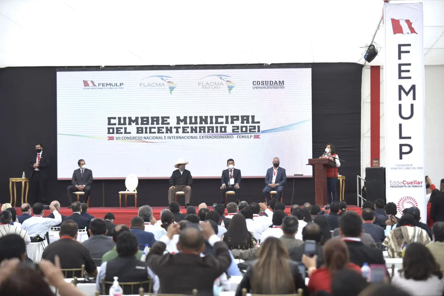 El presidente de la República, Pedro Castillo, asiste a la clausura de la Cumbre Municipal del Bicentenario 2021, organizada por la Federación de Municipios Libres del Perú. Foto: ANDINA/Prensa Presidencia