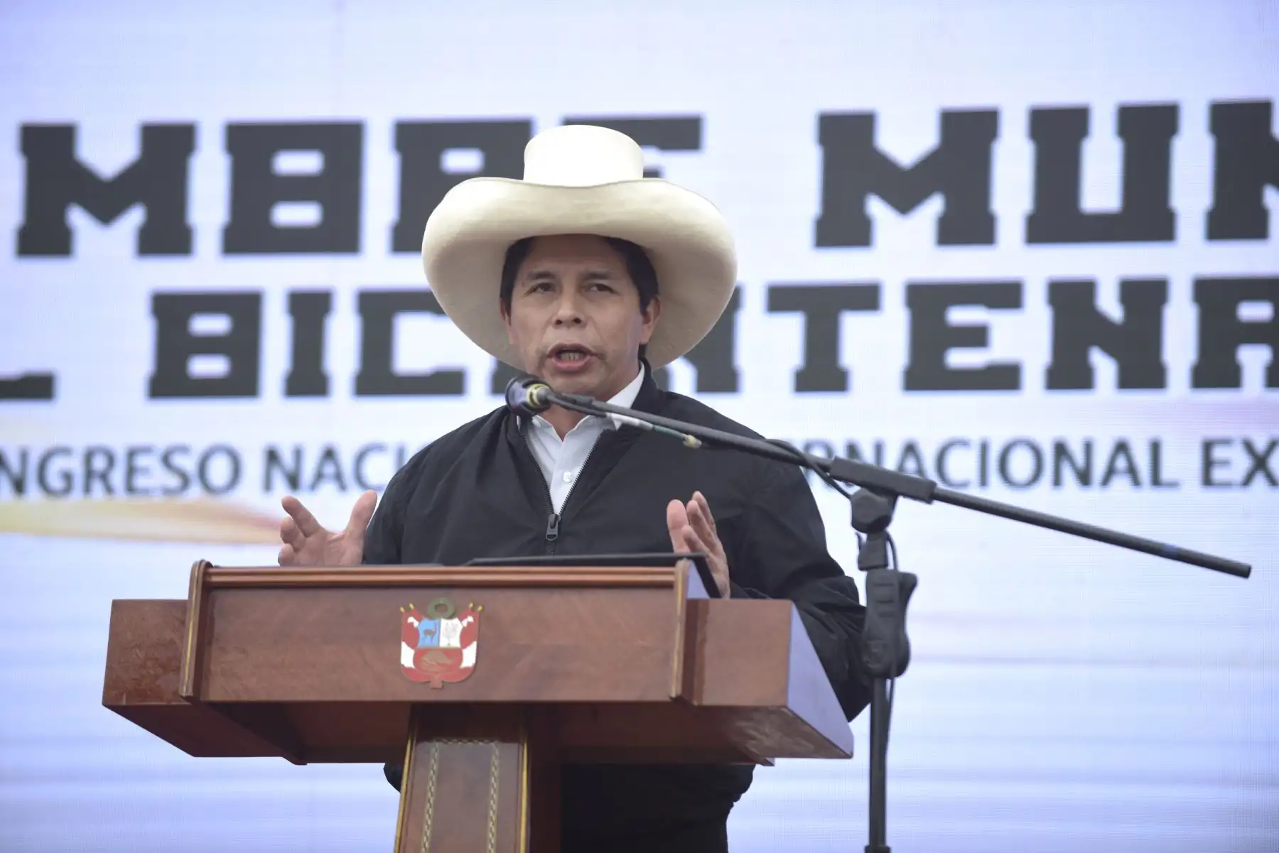 El presidente de la República, Pedro Castillo, asiste a la clausura de la Cumbre Municipal del Bicentenario 2021, organizada por la Federación de Municipios Libres del Perú, en el distrito de Ate. Foto: ANDINA/Prensa Presidencia
