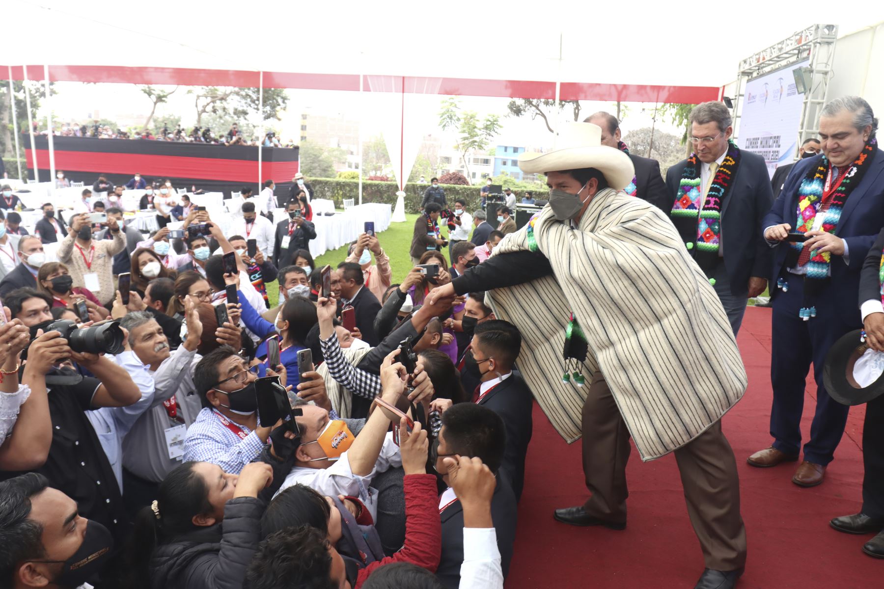 El presidente de la República, Pedro Castillo, asiste a la clausura de la Cumbre Municipal del Bicentenario 2021, organizada por la Federación de Municipios Libres del Perú. Foto: ANDINA/Prensa Presidencia
