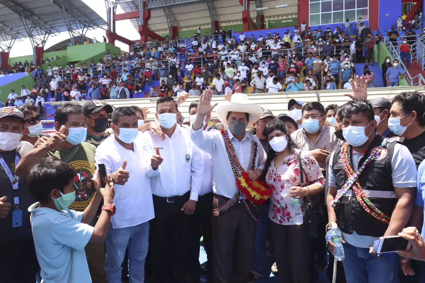 El presidente de la República, Pedro Castillo, junto a la Primera Dama, Lilia Paredes, participa en la ceremonia de inauguración del VII Encuentro Nacional de Rondas Campesinas, Nativas y Urbanas del Perú, que se desarrolla en distrito de Yurimaguas, región Loreto. Foto: ANDINA/Prensa Presidencia