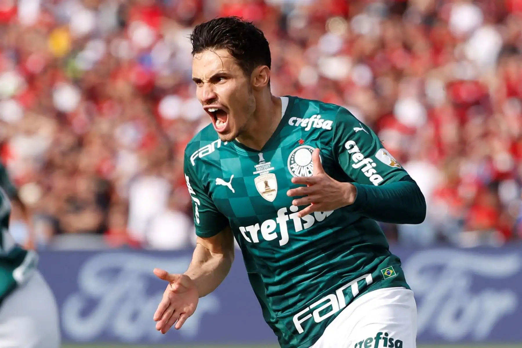 Raphael Cavalcante Veiga de Palmeiras celebra un gol hoy, en la final de la Copa Libertadores entre Palmeiras y Flamengo, en el Estadio Centenario en Montevideo (Uruguay). EFE/ Juan Ignacio Roncoroni