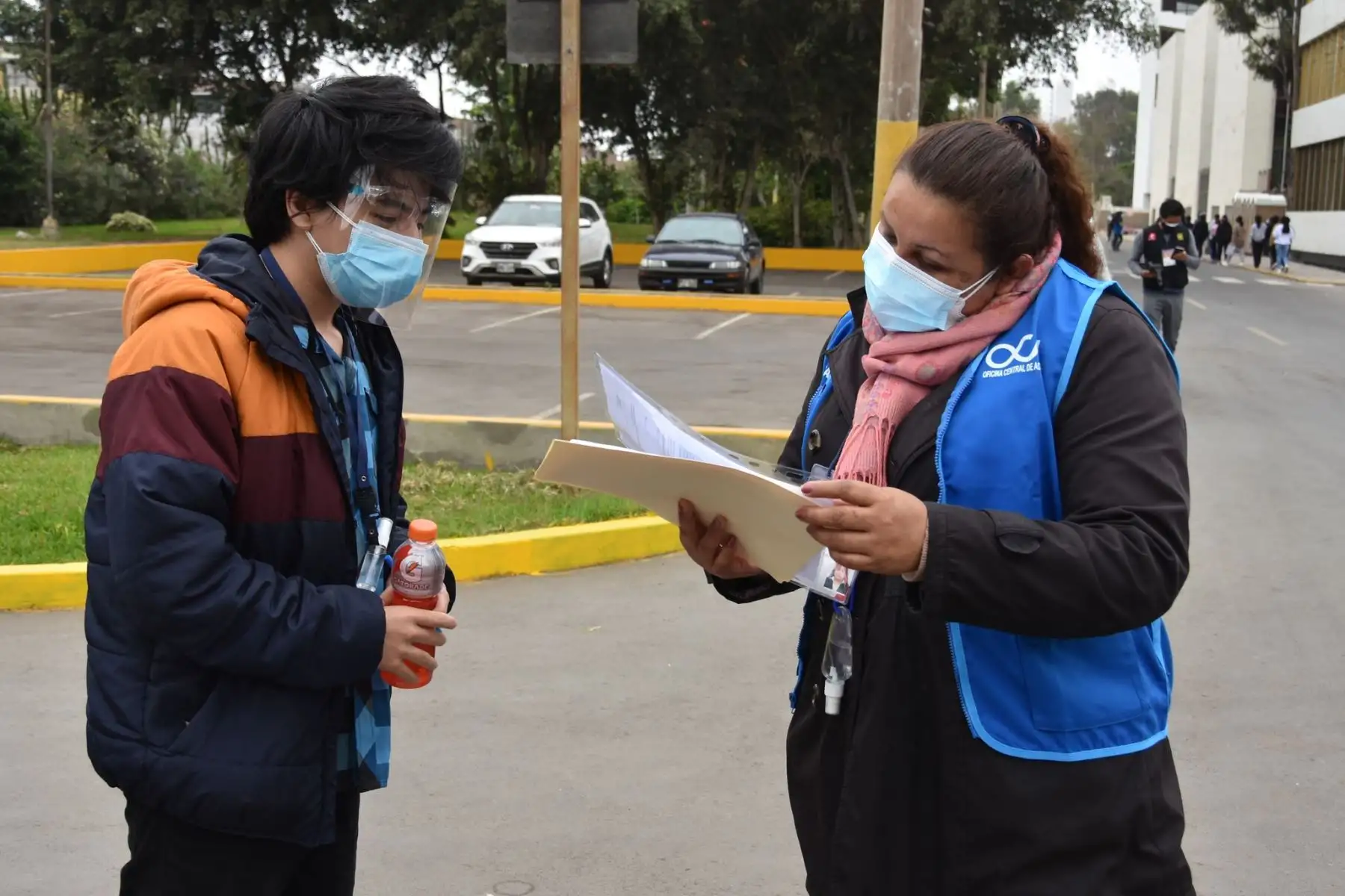 Cientos de postulantes a las áreas académicas de Ciencias Básicas y Ciencias Económicas y de la Gestión rinden hoy el examen de admisión presencial con el propósito de ocupar una de las vacantes que ofrece la Decana de América para sus 66 carreras profesionales. Foto: UNMSM