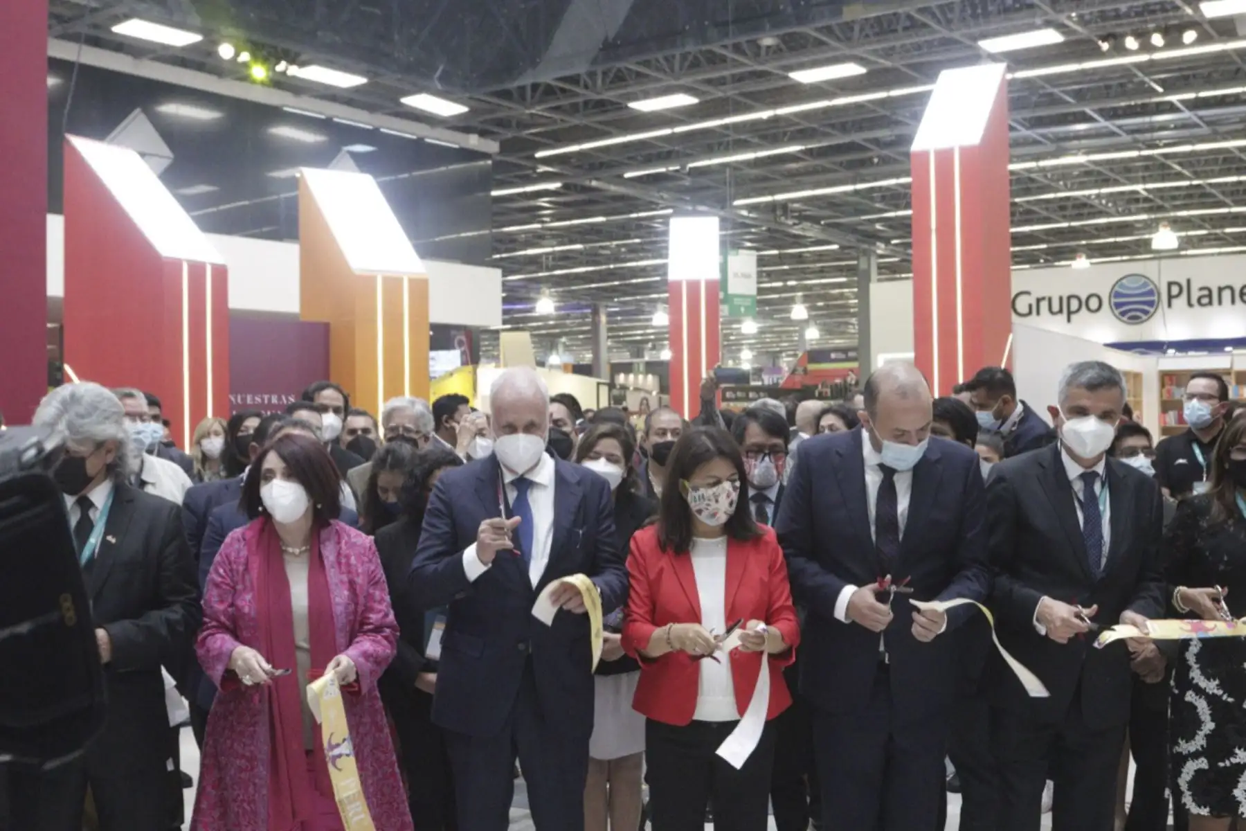La ministra de Cultura, Gisela Ortiz, participó hoy en la ceremonia de inauguración de la 35 edición de la Feria Internacional del Libro de Guadalajara, en México, considerada la más importante del habla hispana en el mundo, que se desarrolla hasta el 5 de diciembre, teniendo al Perú como País Invitado de Honor. Foto: Mincul