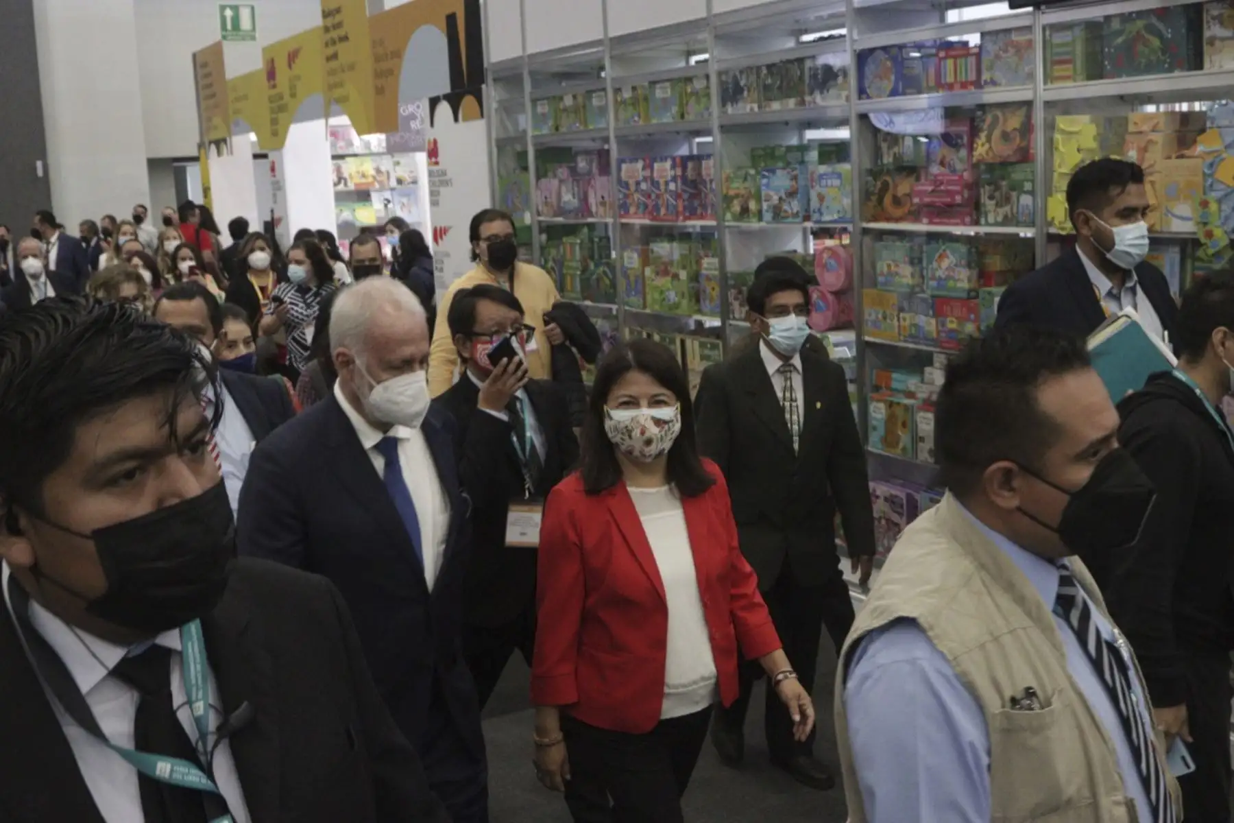 La ministra de Cultura, Gisela Ortiz, participó hoy en la ceremonia de inauguración de la 35 edición de la Feria Internacional del Libro de Guadalajara, en México, considerada la más importante del habla hispana en el mundo, que se desarrolla hasta el 5 de diciembre, teniendo al Perú como País Invitado de Honor. Foto: Mincul