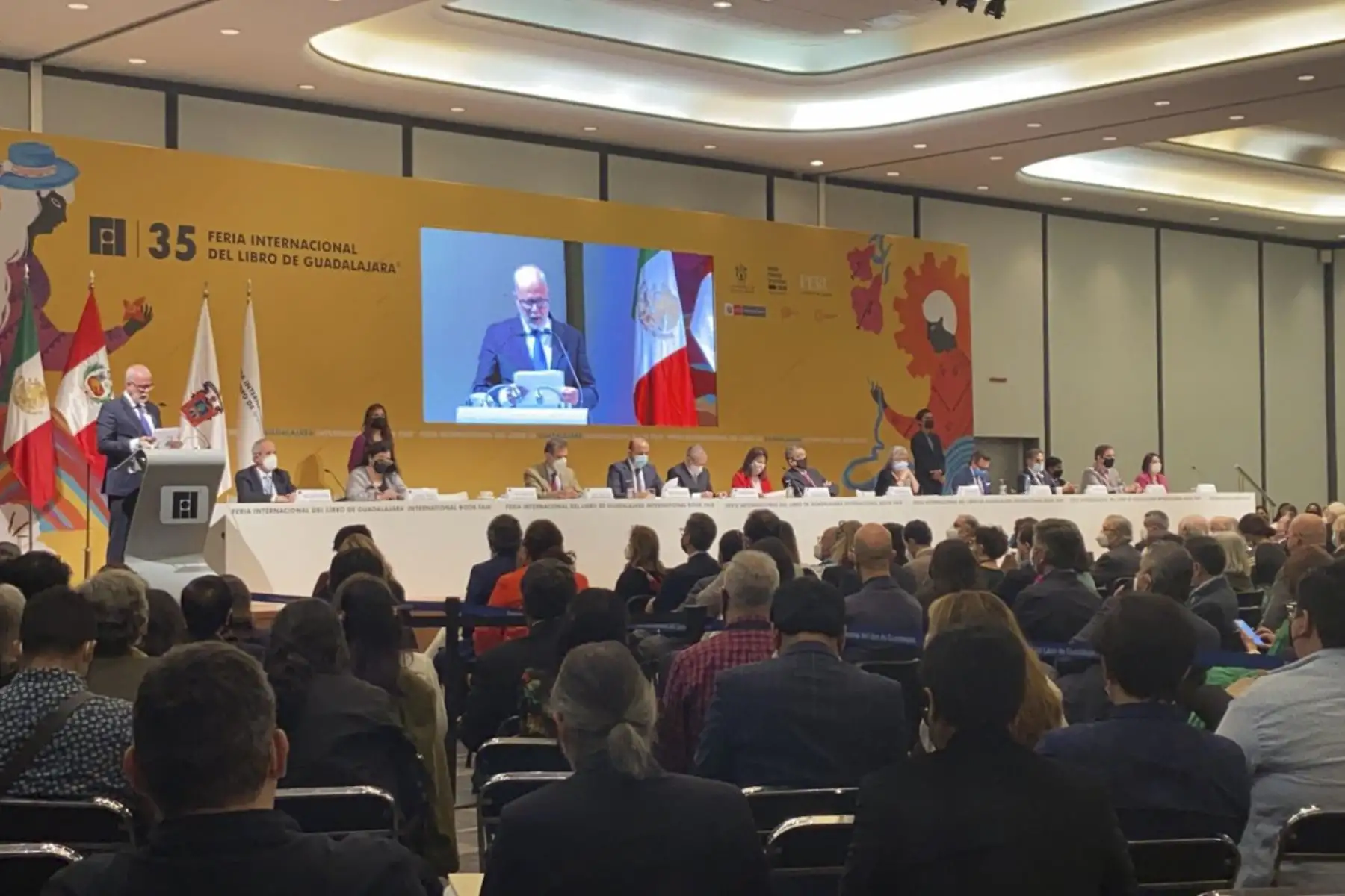 La ministra de Cultura, Gisela Ortiz, participó hoy en la ceremonia de inauguración de la 35 edición de la Feria Internacional del Libro de Guadalajara, en México, considerada la más importante del habla hispana en el mundo, que se desarrolla hasta el 5 de diciembre, teniendo al Perú como País Invitado de Honor. Foto: Mincul
