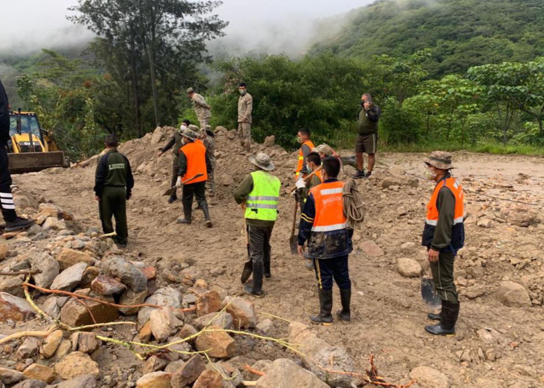Fuerzas Armadas brindan apoyo a población afectada por sismo en Amazonas