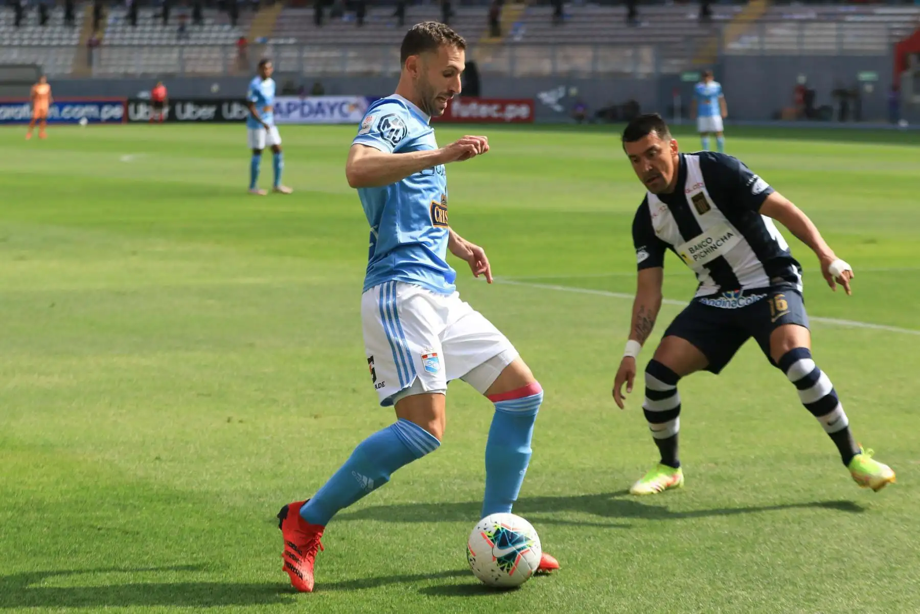 Sporting Cristal y Alianza Lima se enfrentan por el partido de vuelta de la final de la Liga 1, en el Estadio Nacional. Foto: FPF