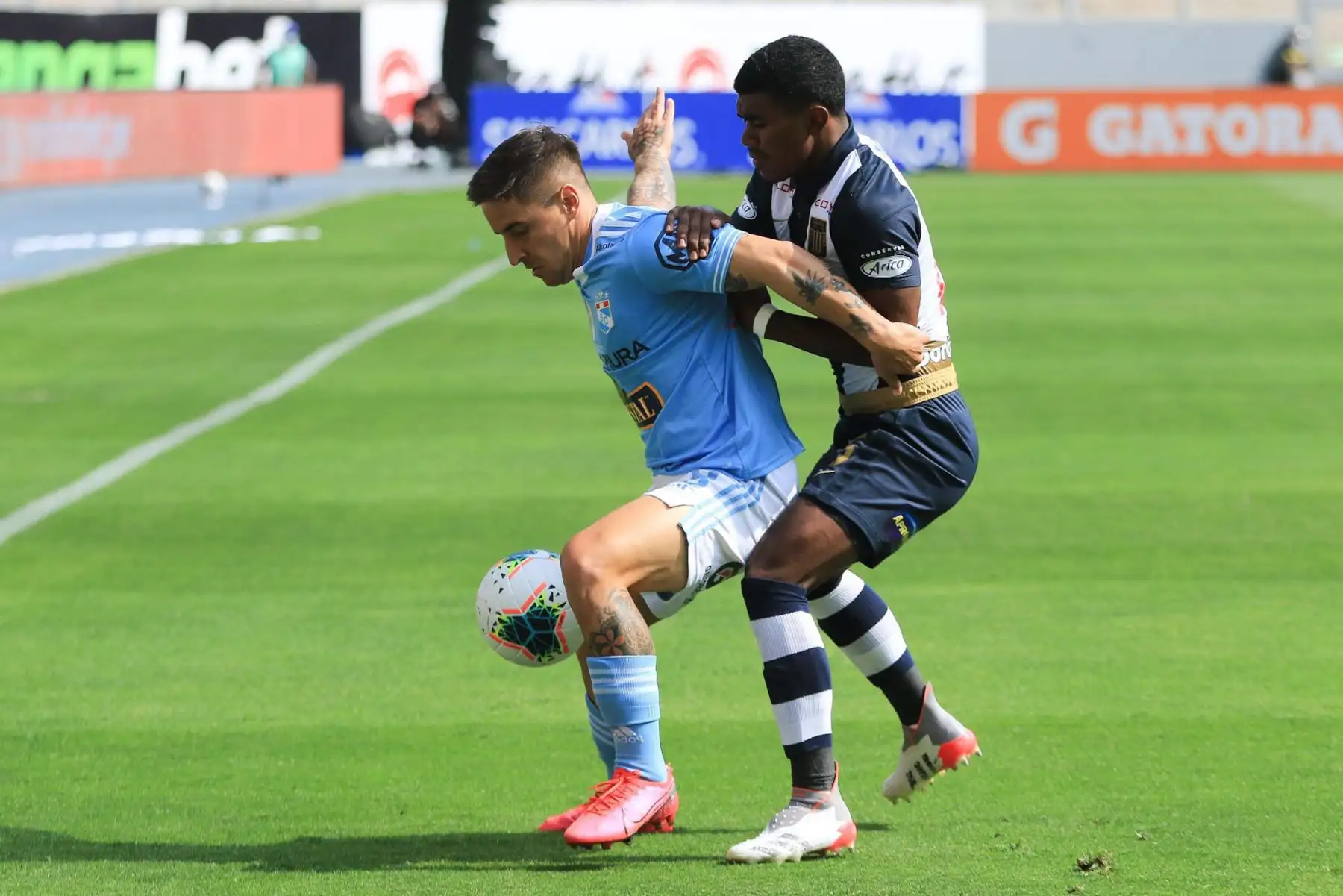 Sporting Cristal y Alianza Lima se enfrentan por el partido de vuelta de la final de la Liga 1, en el Estadio Nacional. Foto: FPF