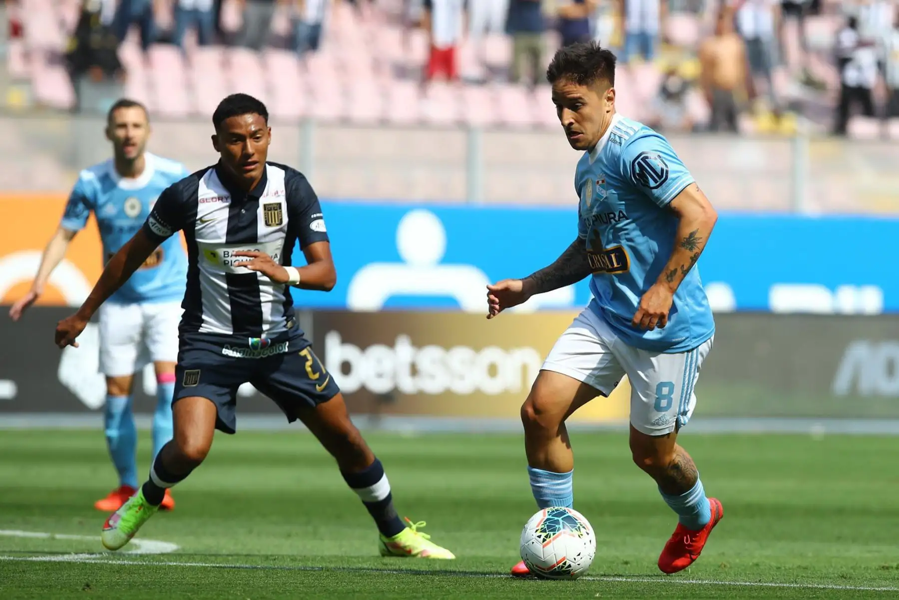 Sporting Cristal y Alianza Lima se enfrentan por el partido de vuelta de la final de la Liga 1, en el Estadio Nacional. Foto: FPF