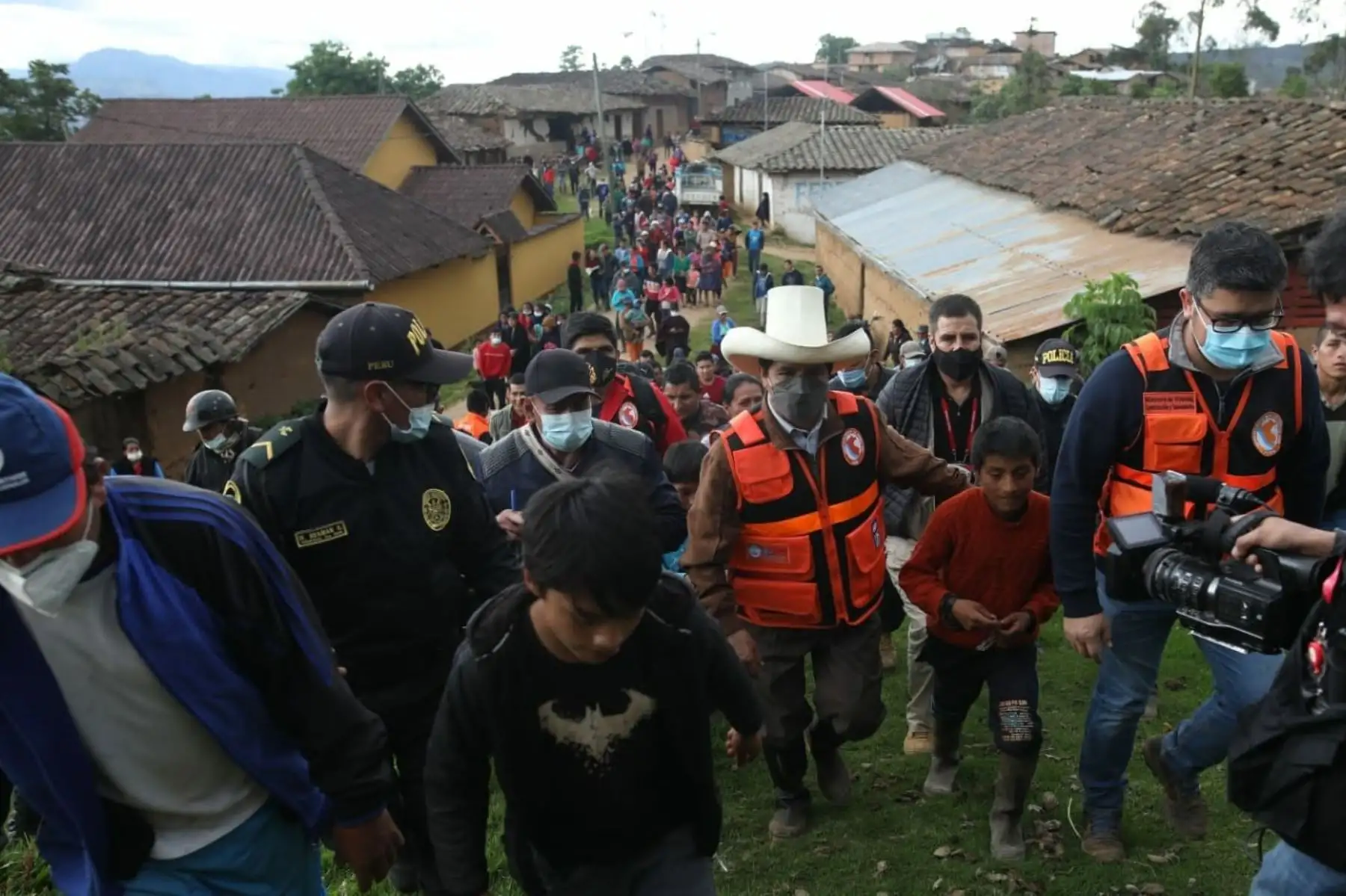 El presidente Pedro Castillo se encuentra en la localidad La Jalca Grande, en Amazonas, realizando la inspección a las zonas afectadas por el sismo y brindando apoyo a la población afectada. Foto: ANDINA/Prensa Presidencia