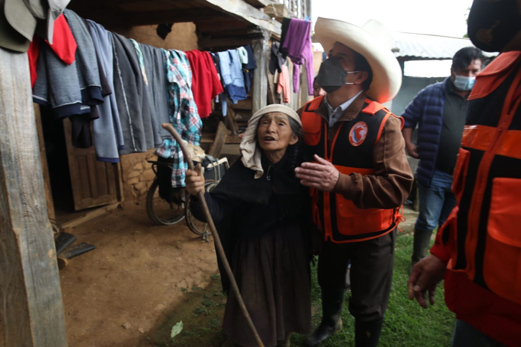 El presidente Pedro Castillo se encuentra en la localidad La Jalca Grande, en Amazonas, realizando la inspección a las zonas afectadas por el sismo y brindando apoyo a la población afectada. Foto: ANDINA/Prensa Presidencia