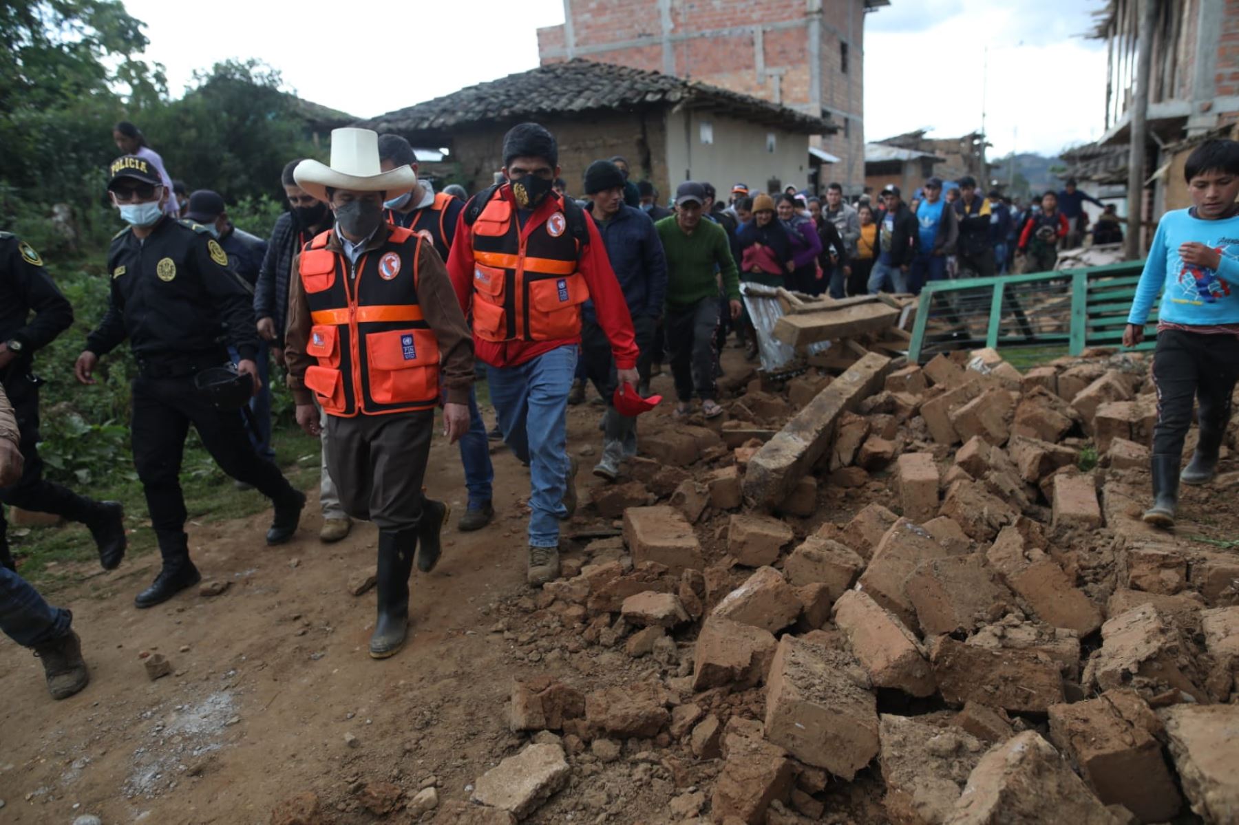 El presidente Pedro Castillo se encuentra en la localidad La Jalca Grande, en Amazonas, realizando la inspección a las zonas afectadas por el sismo y brindando apoyo a la población afectada. Foto: ANDINA/Prensa Presidencia