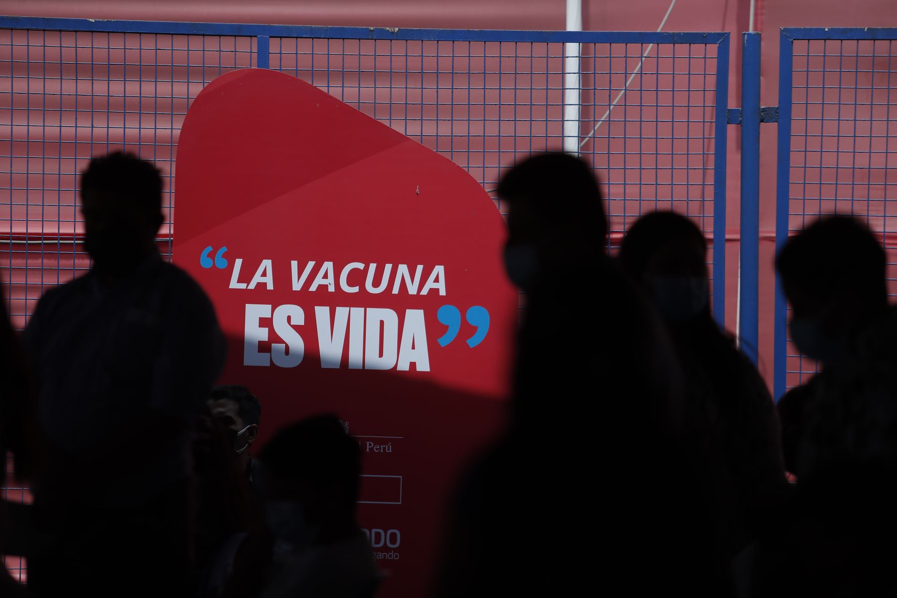 Continúa la vacunación contra el covid-19 en el Parque Zonal Huiracocha en SJL. Foto: ANDINA/Renato Pajuelo