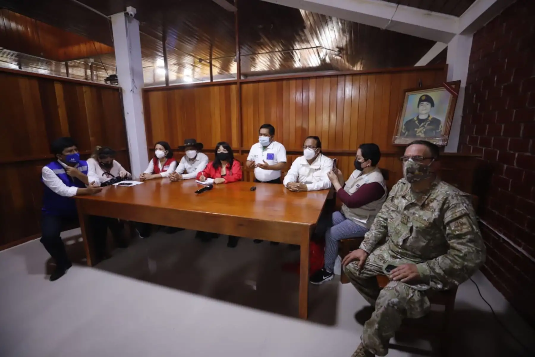 La premier Mirtha Vásquez junto a ministros de Estado llegaron a Santa María de Nieva, en Amazonas, para evaluar daños y disponer acciones de apoyo a afectados por sismo. Foto: PCM
