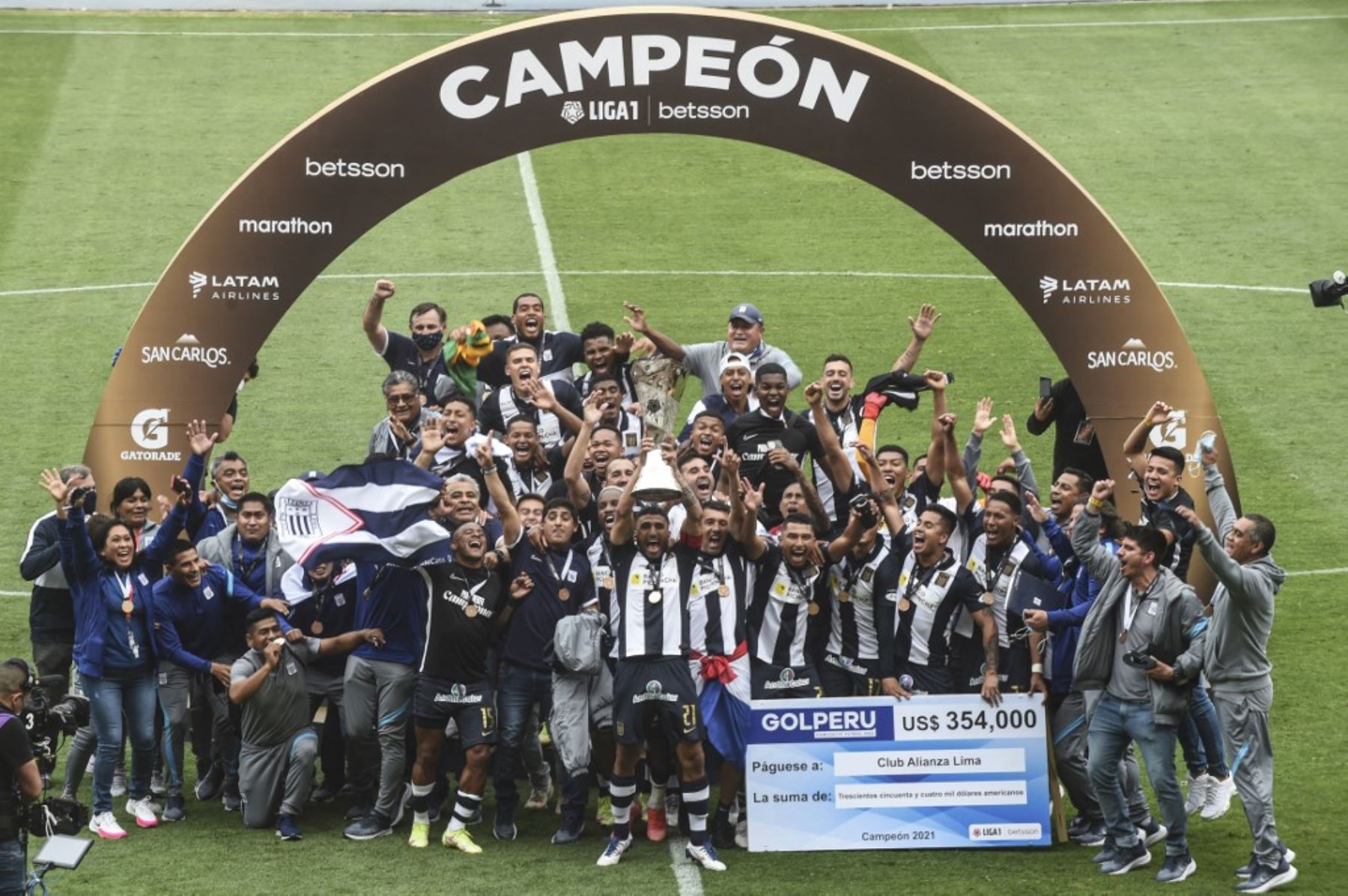 Alianza Lima se coronó campeón al superar a Cristal en las dos finales