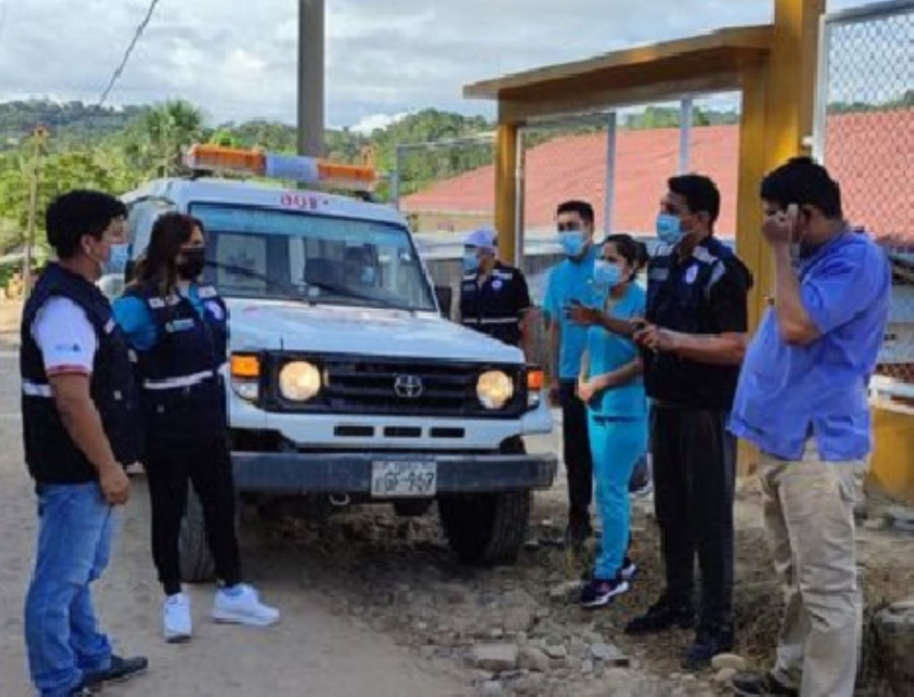 Autoridades de salud reanudan campaña de vacunación contra el covid-19 en Amazonas, región afectada por fuerte sismo de magnitud 7.5.