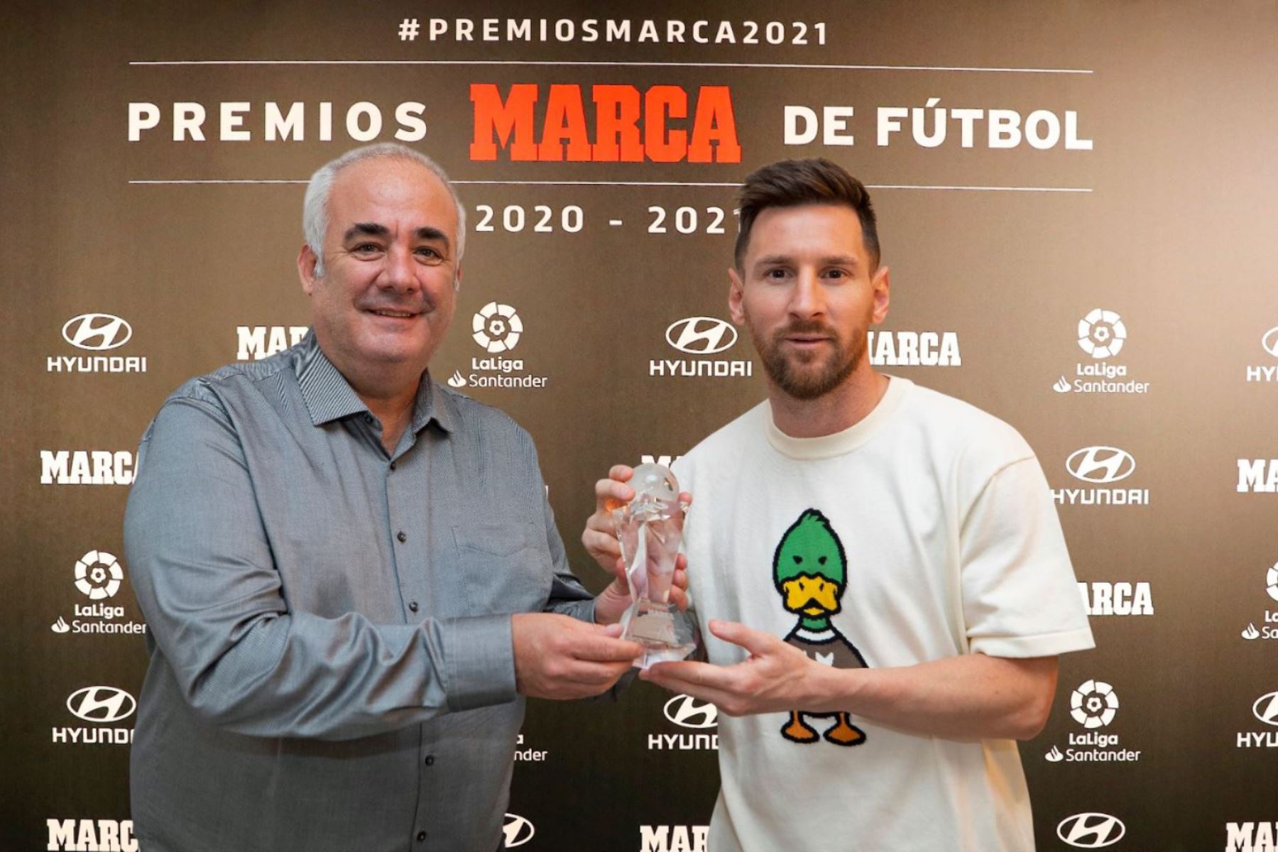 Messi "feliz" con su octavo trofeo al mejor goleador liguero en España